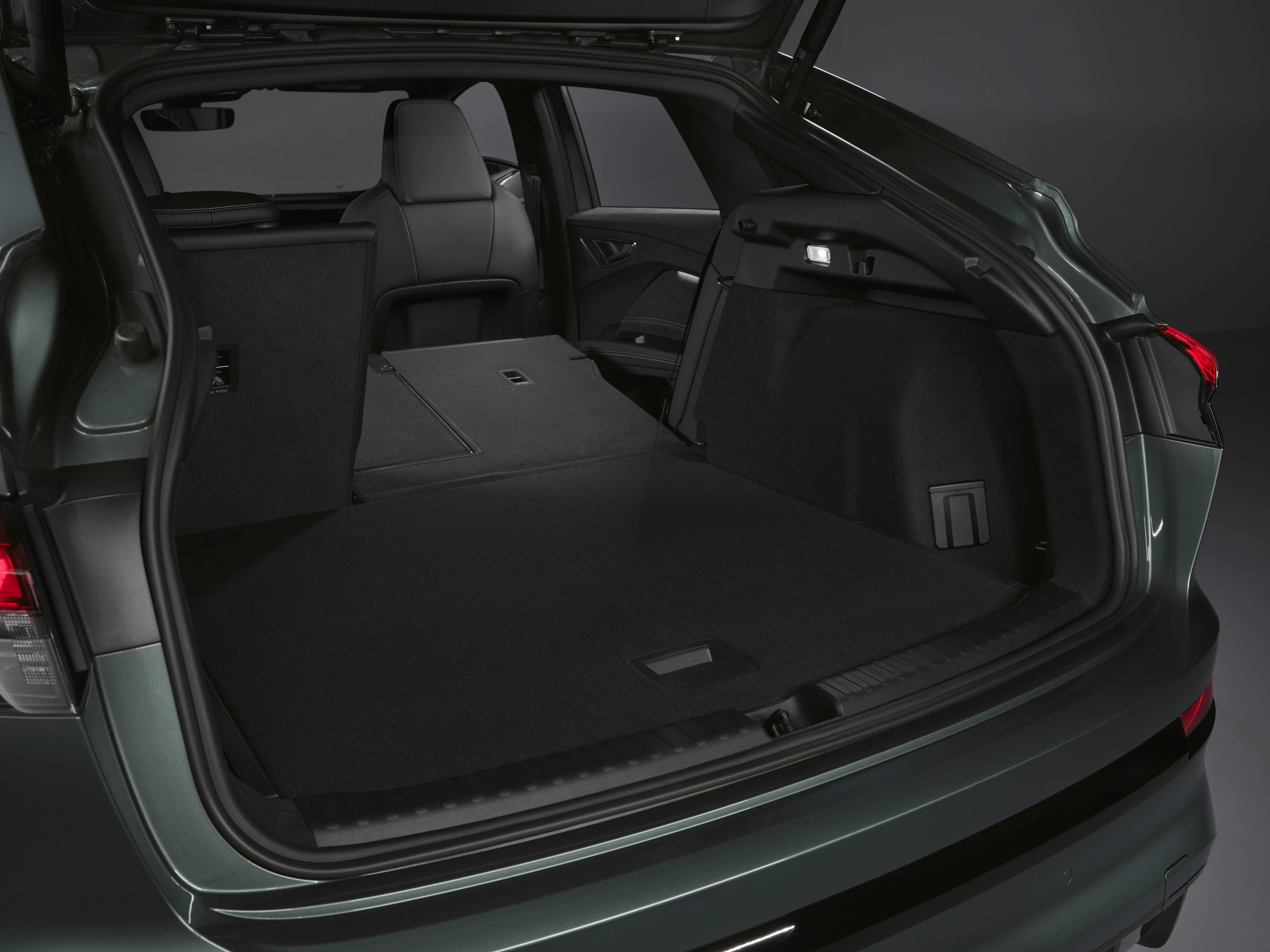 Audi Q4 e-tron Sportback quattro performance trunk view