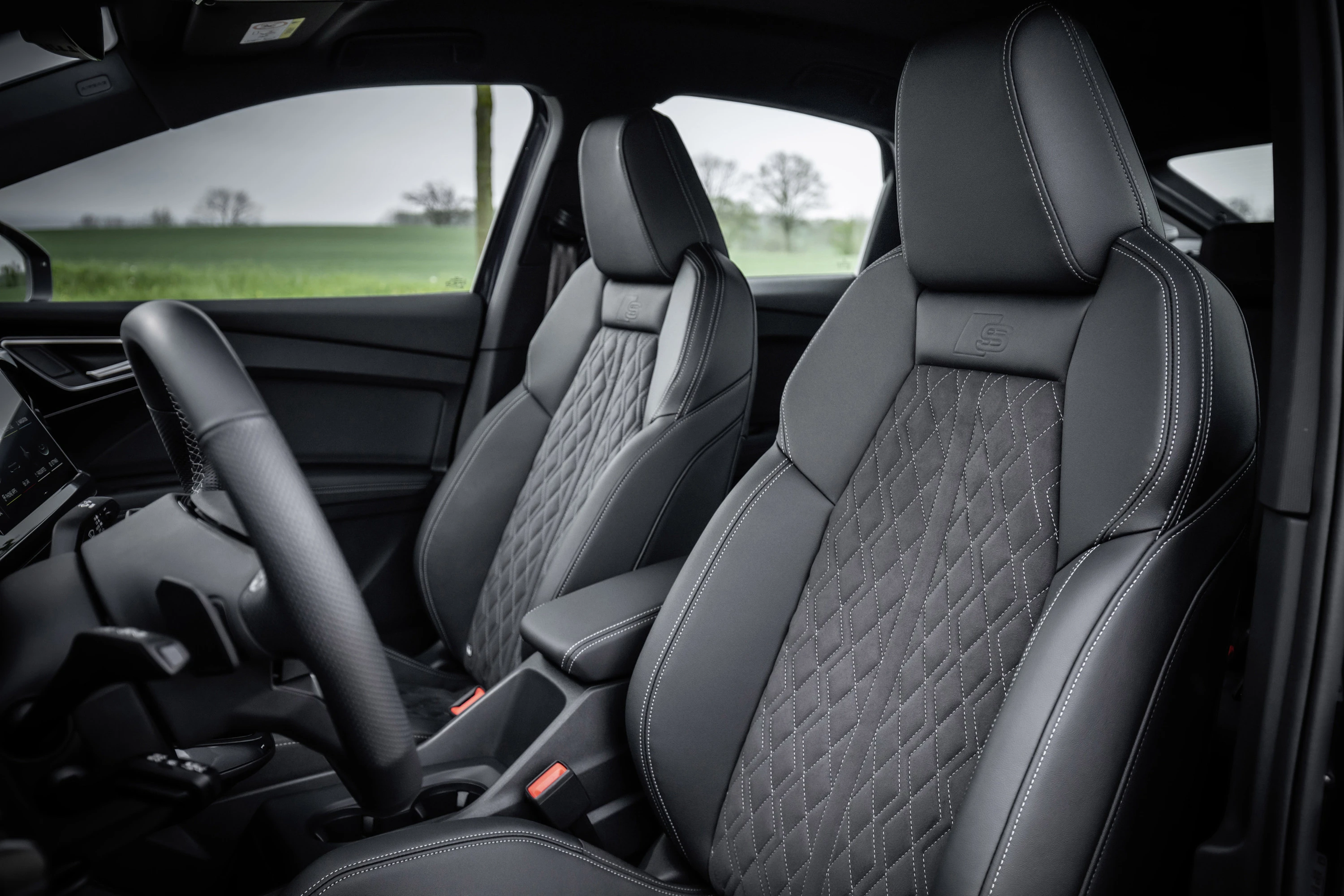 Audi Q4 Sportback 35 e-tron frontseats view