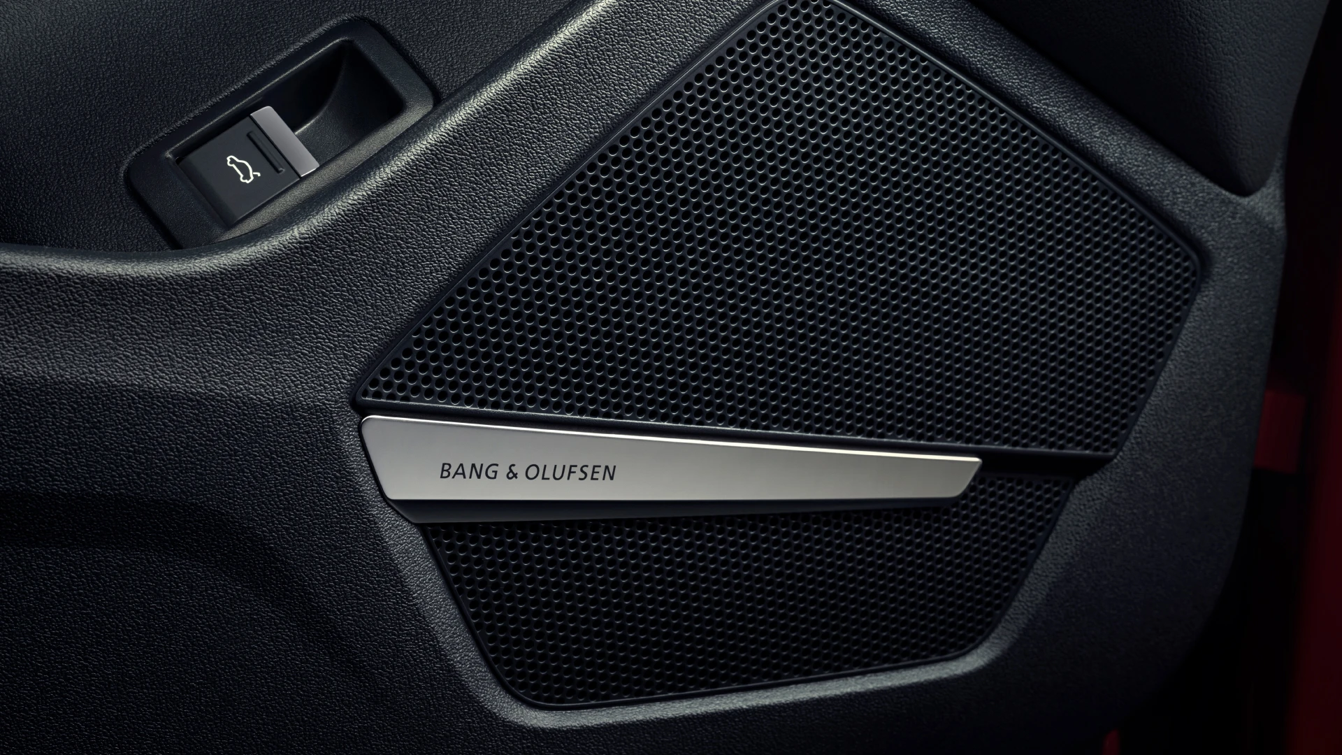 Audi Q5 e-tron 40 speakers view