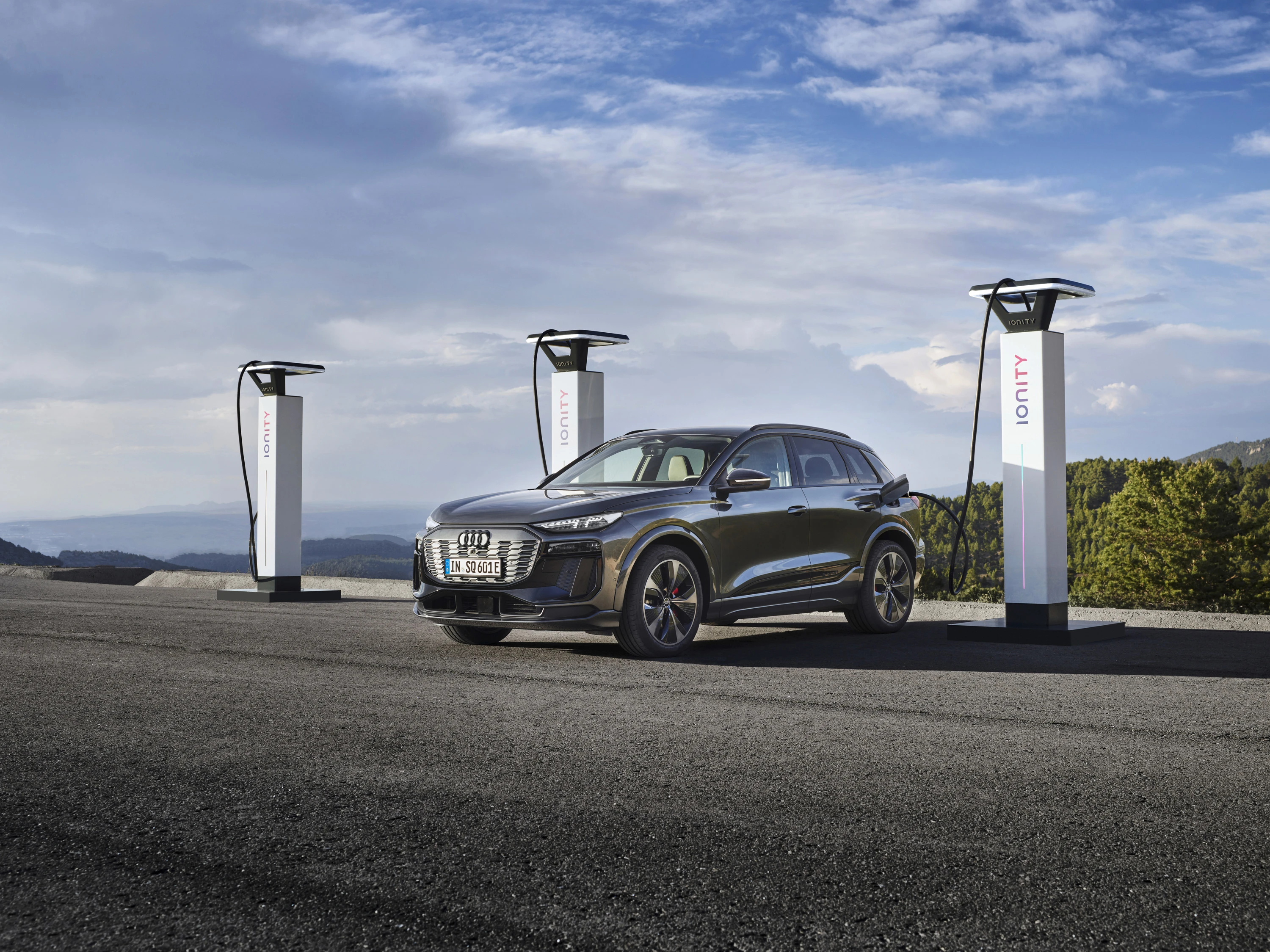 Audi Q6 e-tron performance charging view
