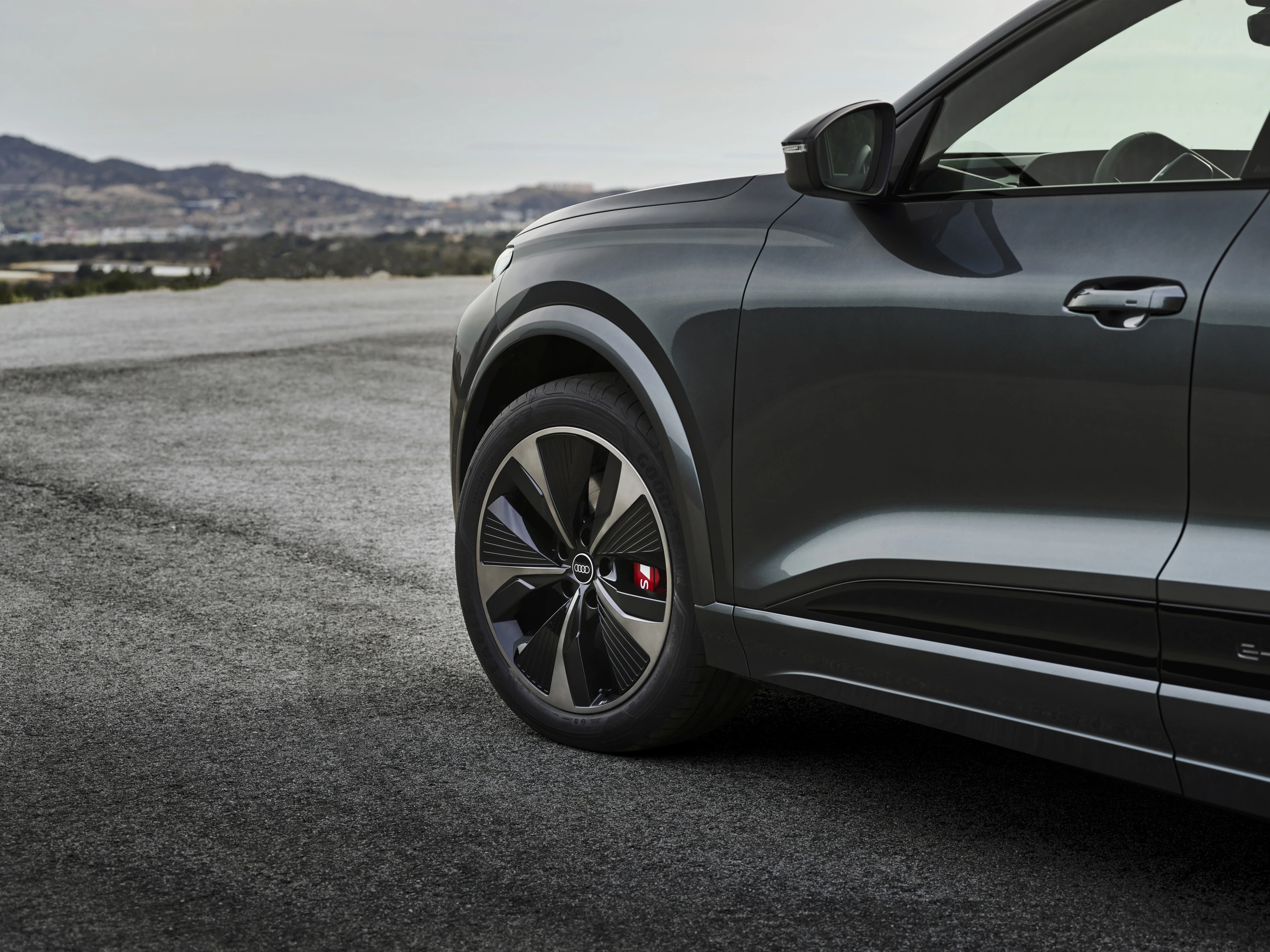Audi Q6 e-tron quattro wheels view