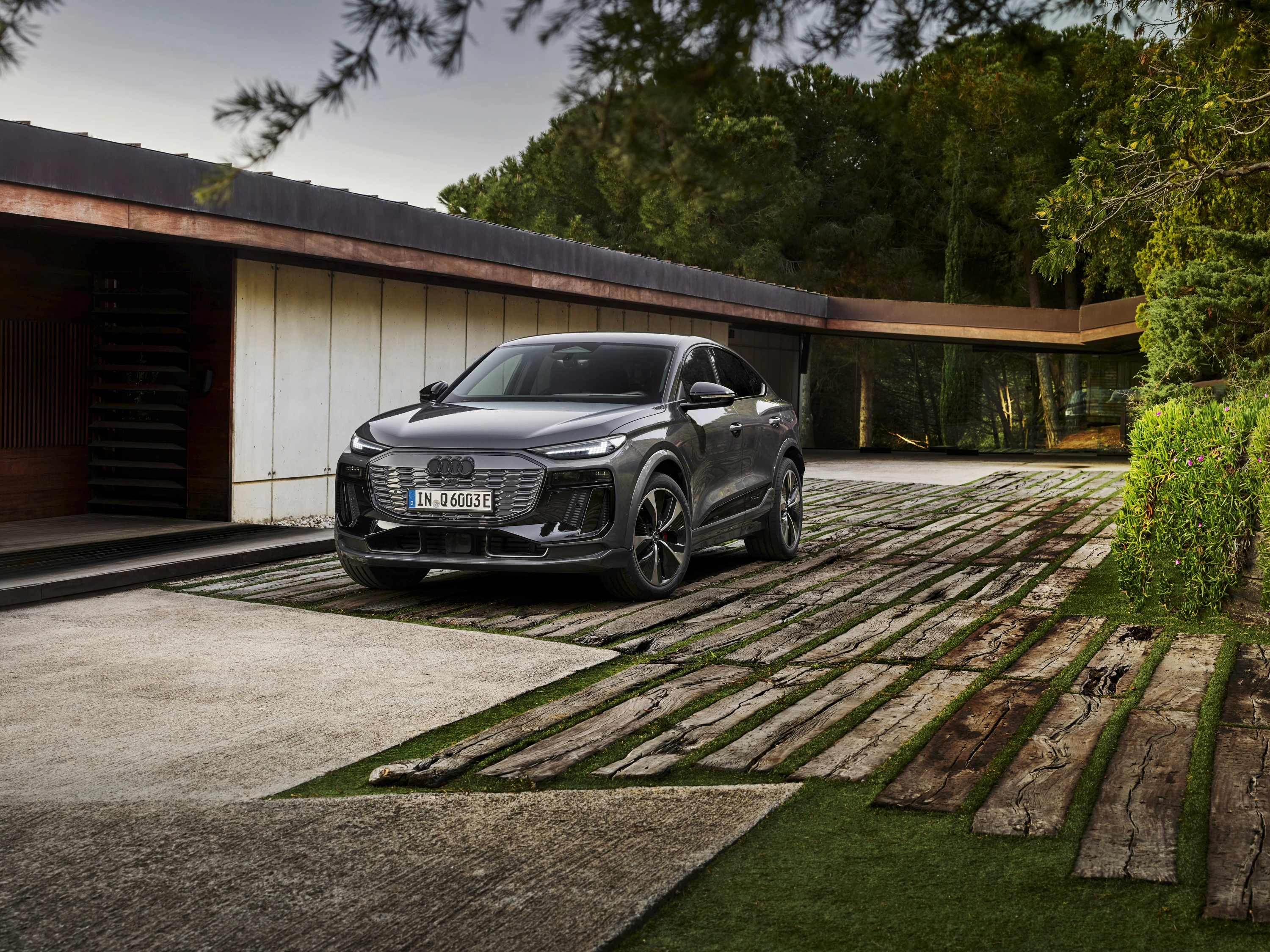 Audi Q6 Sportback e-tron exterior view