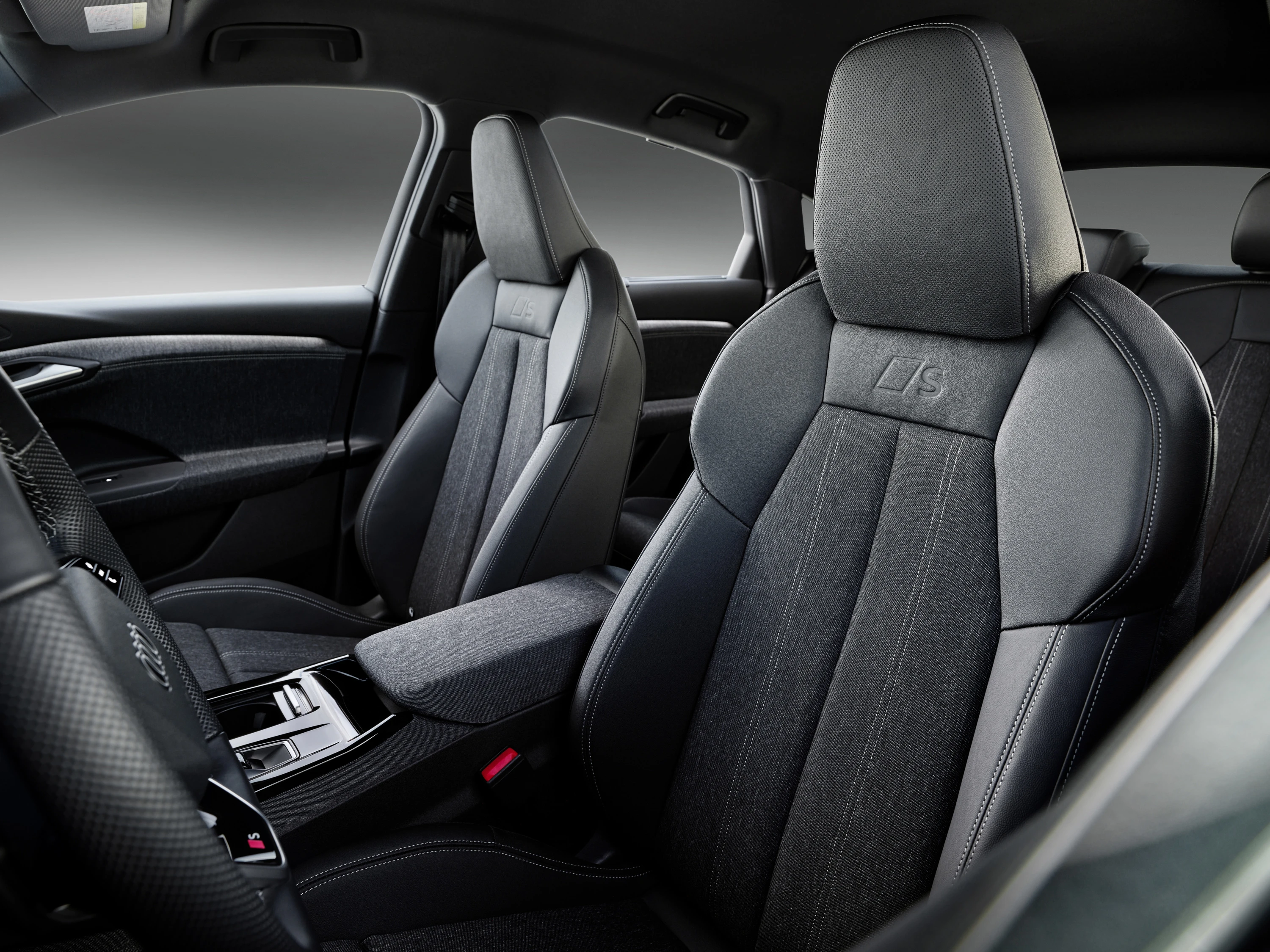 Audi Q6 Sportback e-tron quattro frontseats view