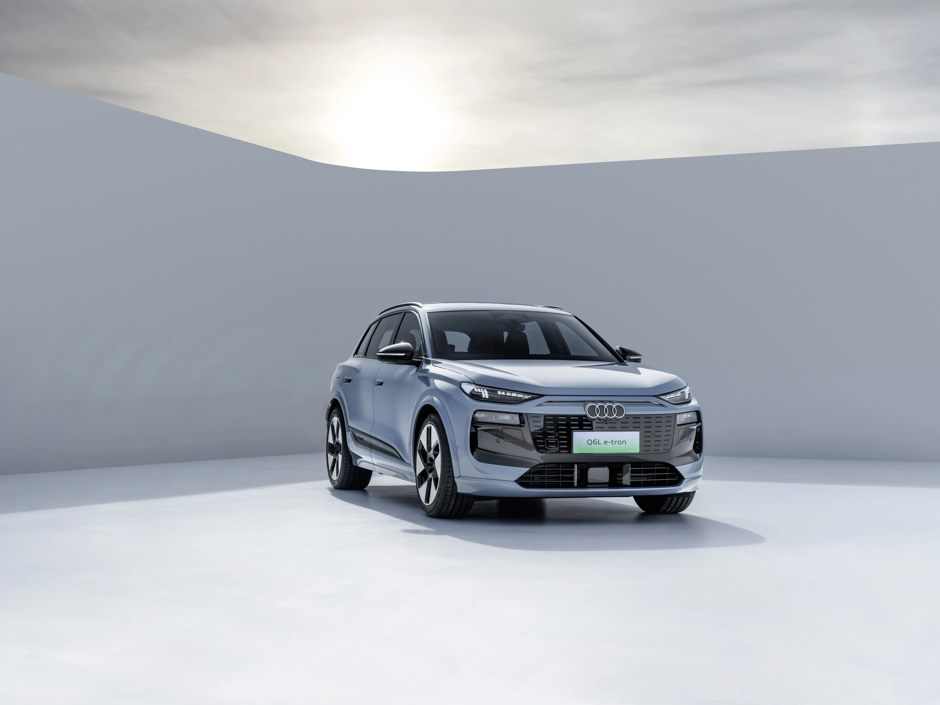 Audi Q6L e-tron quattro exterior view