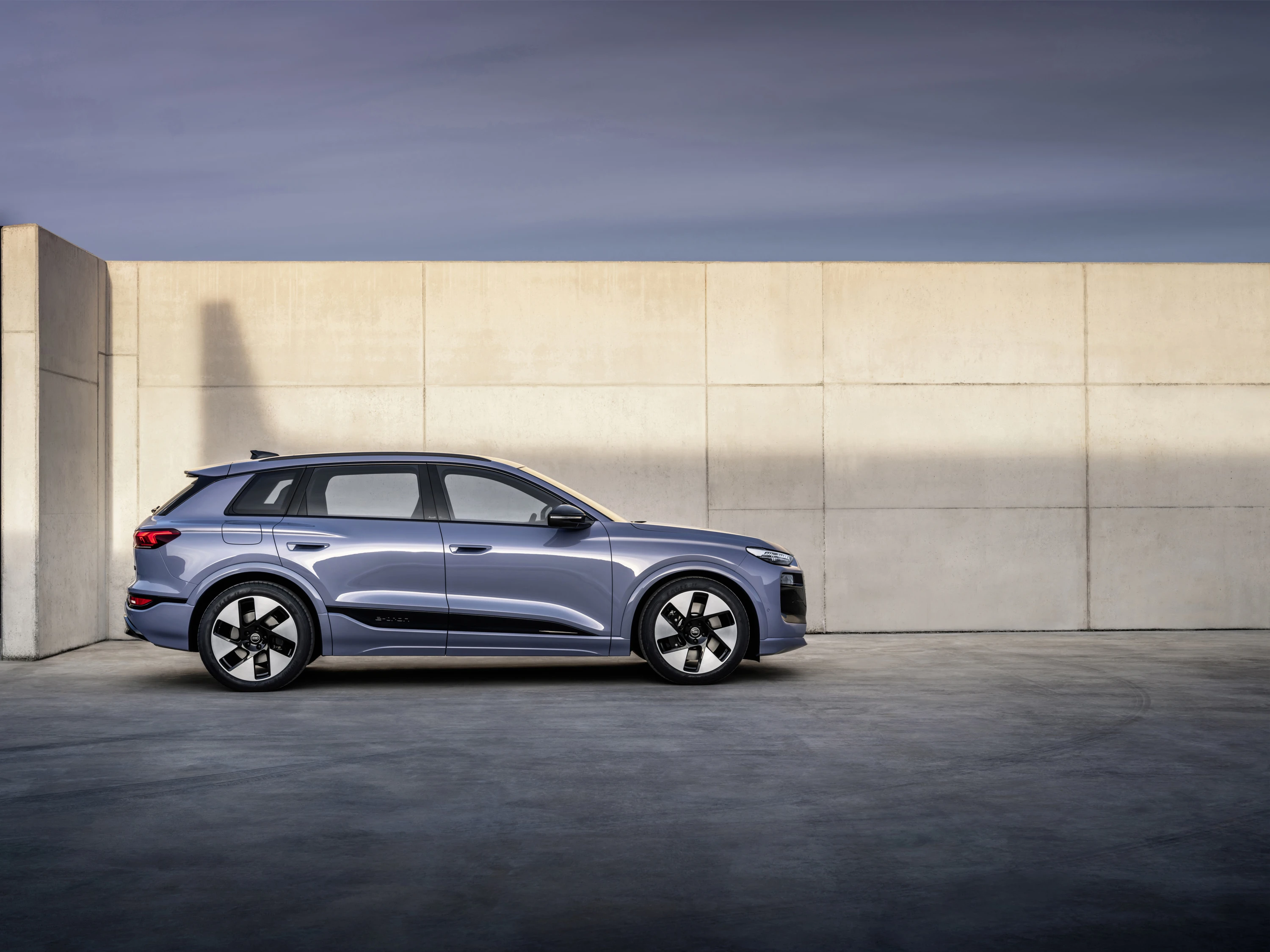 Audi Q6L e-tron quattro exterior view