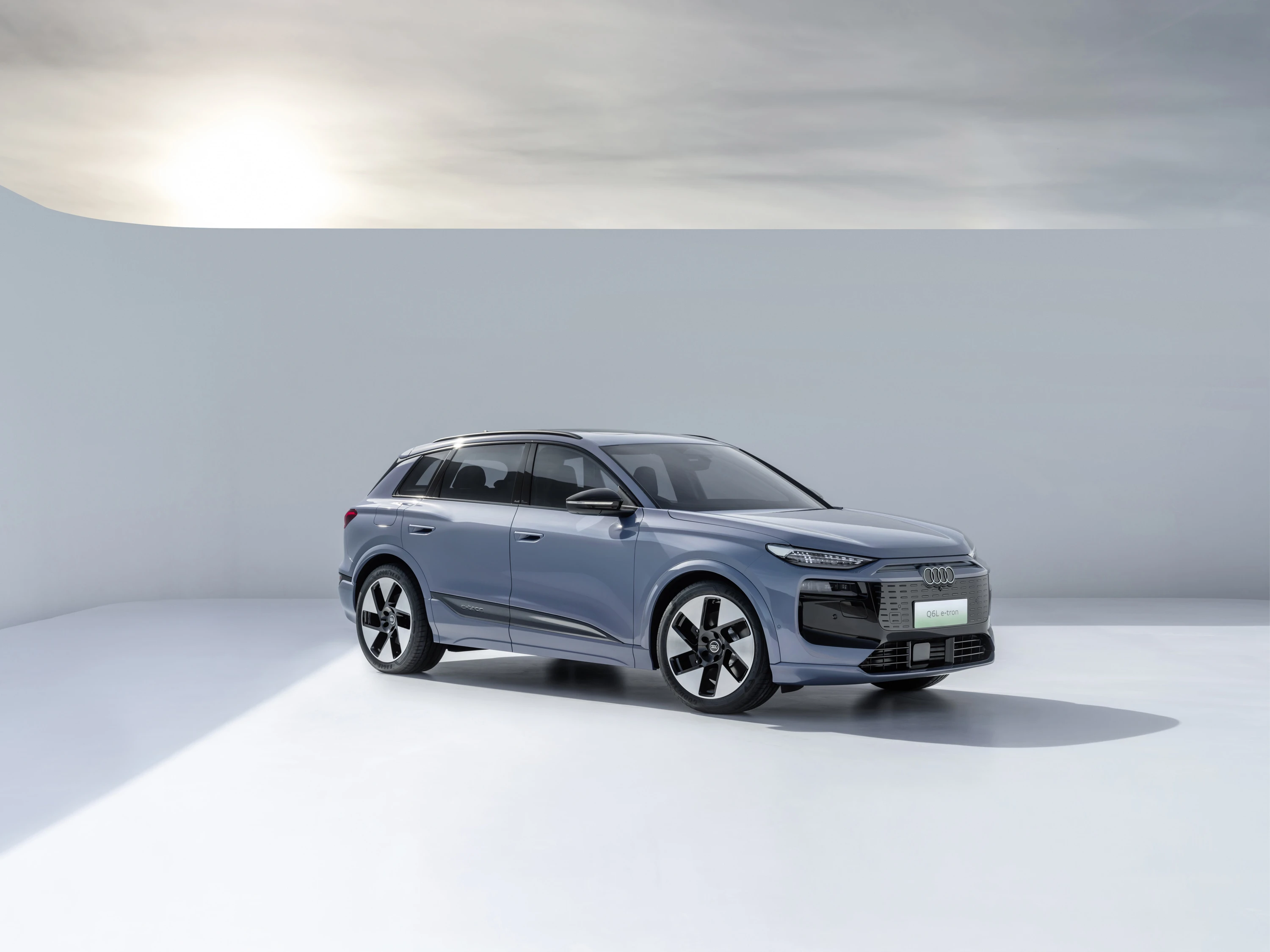 Audi Q6L e-tron quattro exterior view