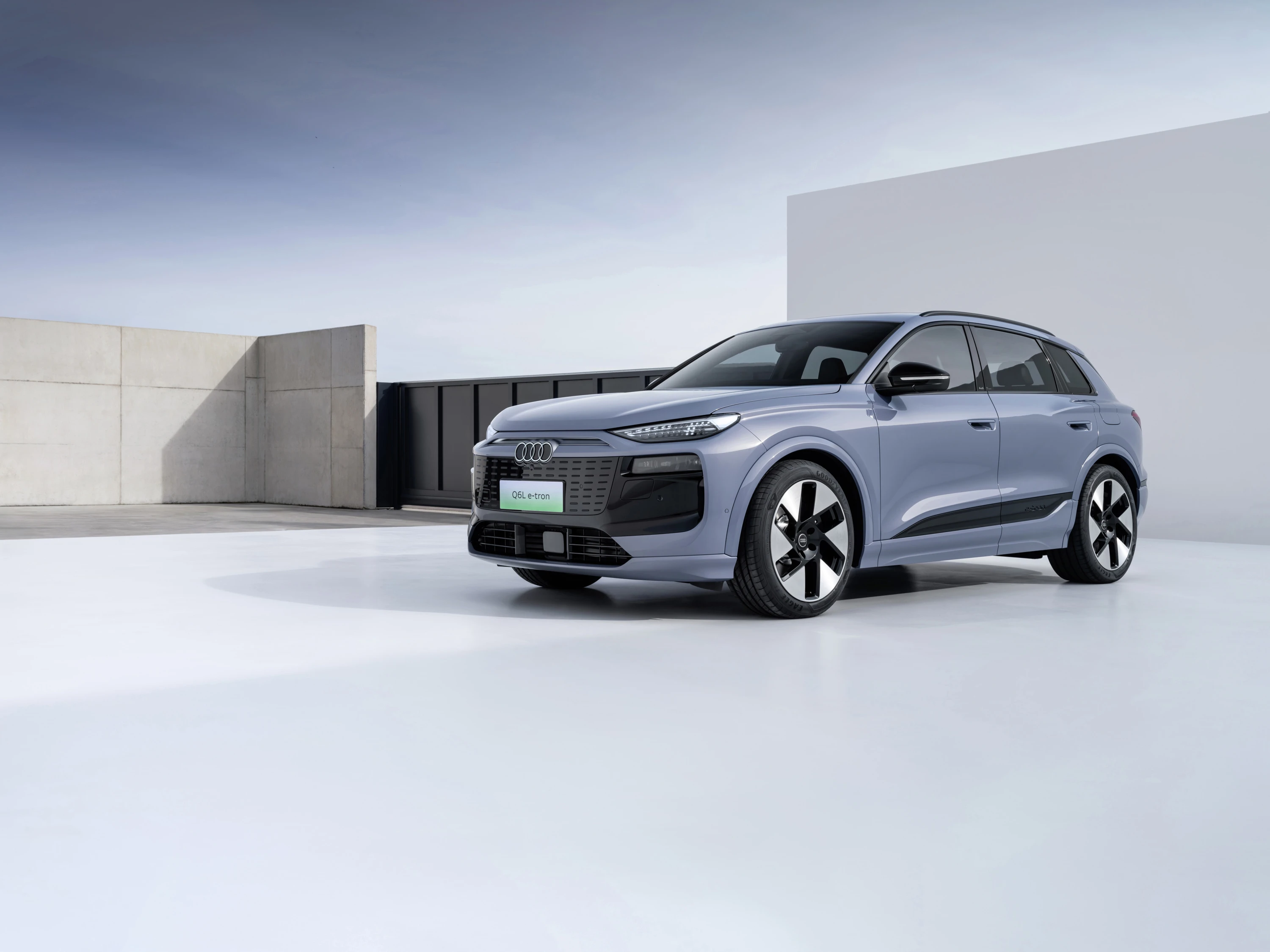 Audi Q6L e-tron quattro exterior view