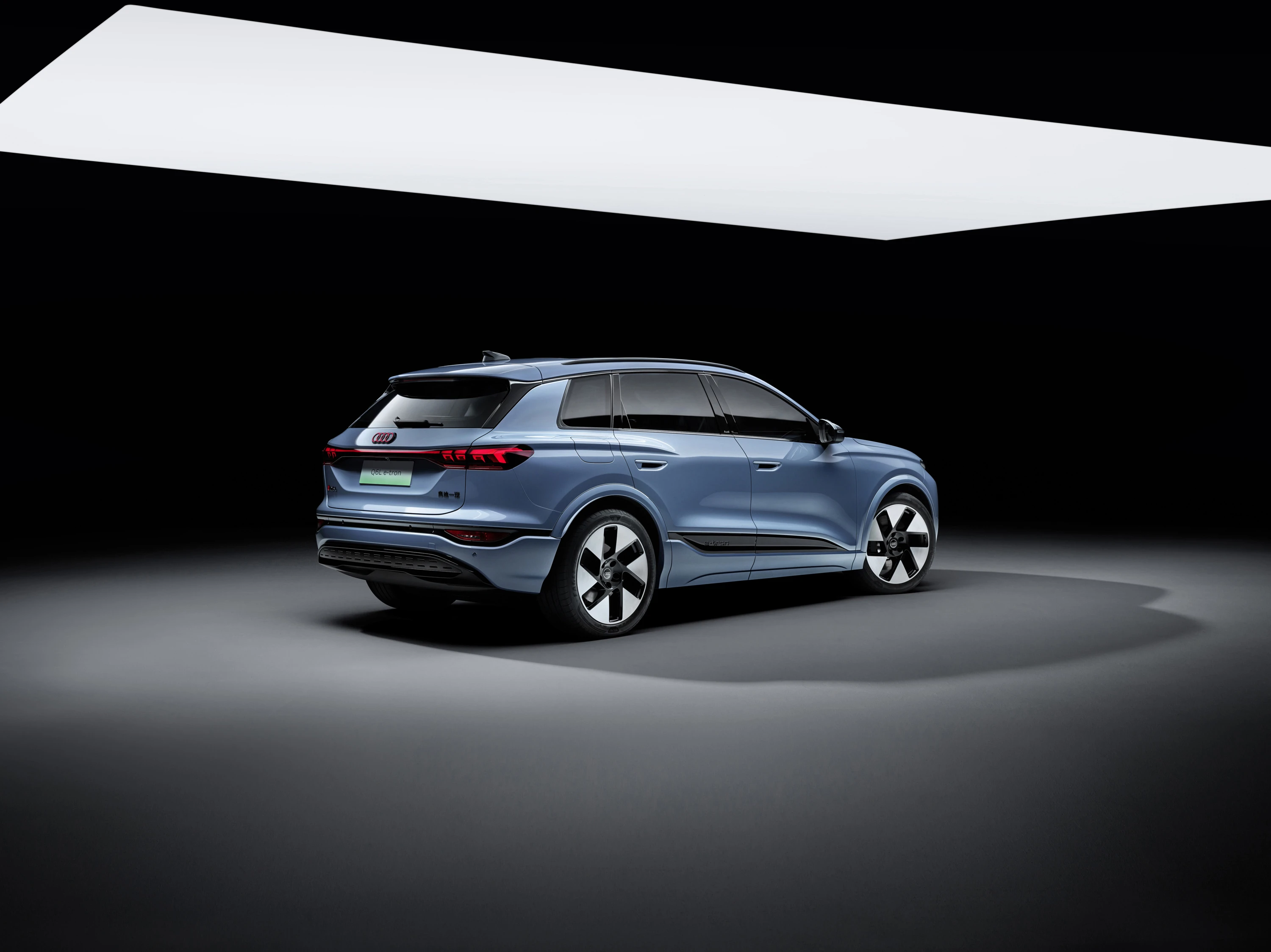 Audi Q6L e-tron quattro exterior view