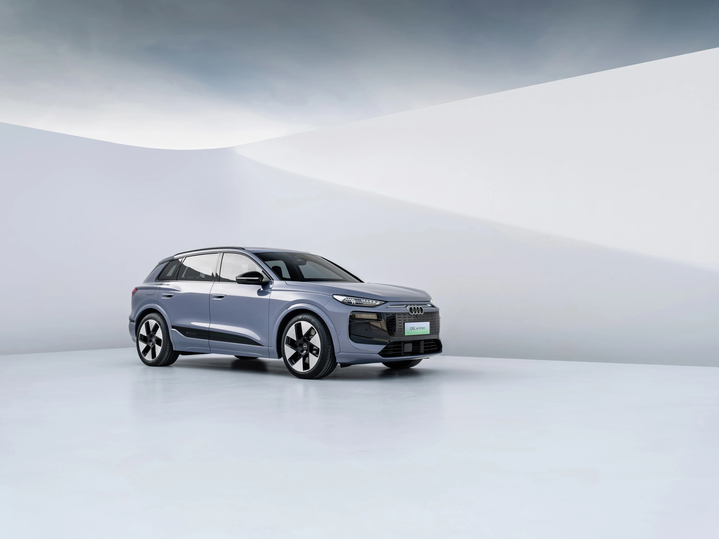 Audi Q6L e-tron quattro exterior view