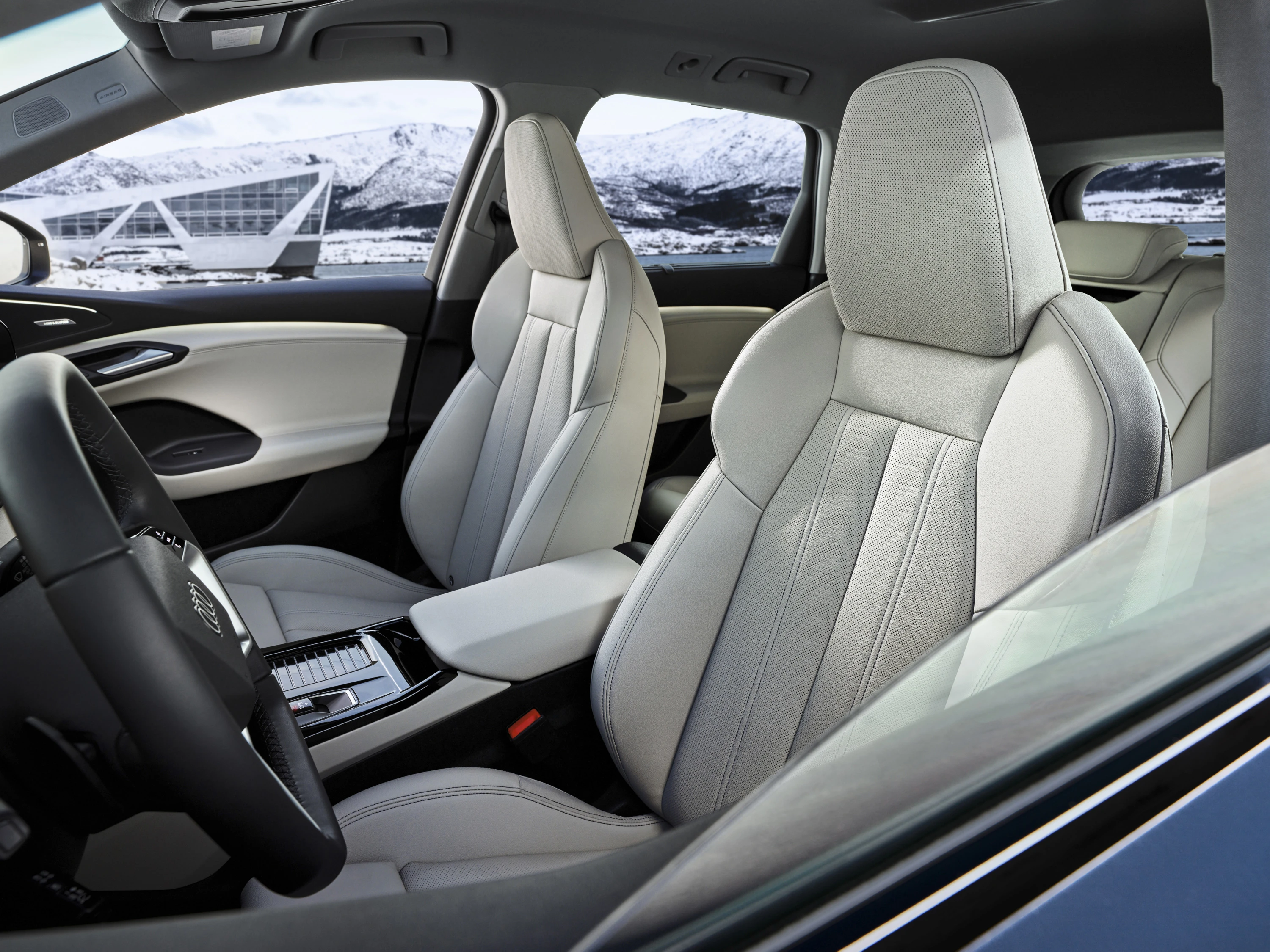 Audi SQ6 e-tron frontseats view