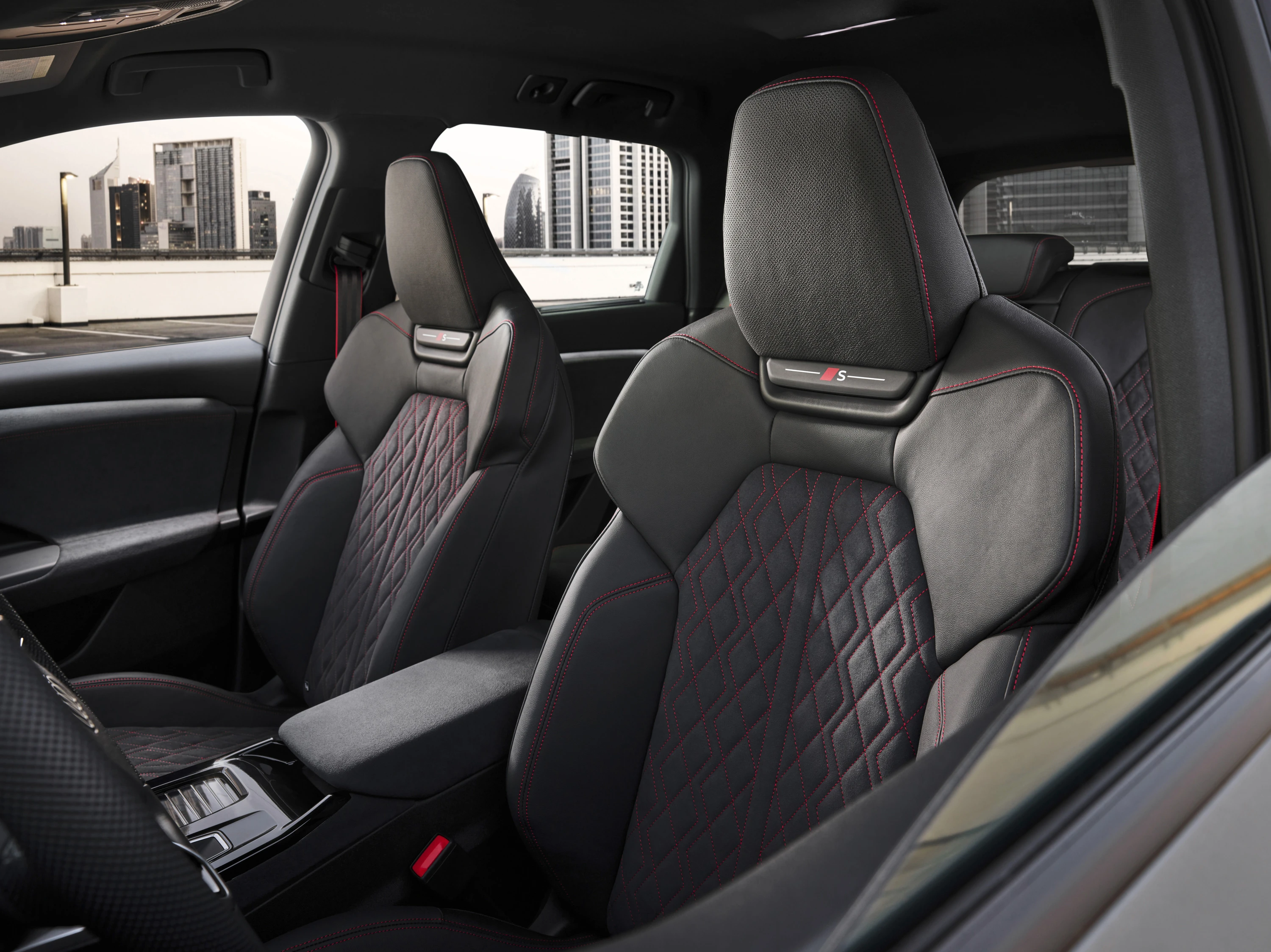 Audi SQ6 e-tron frontseats view