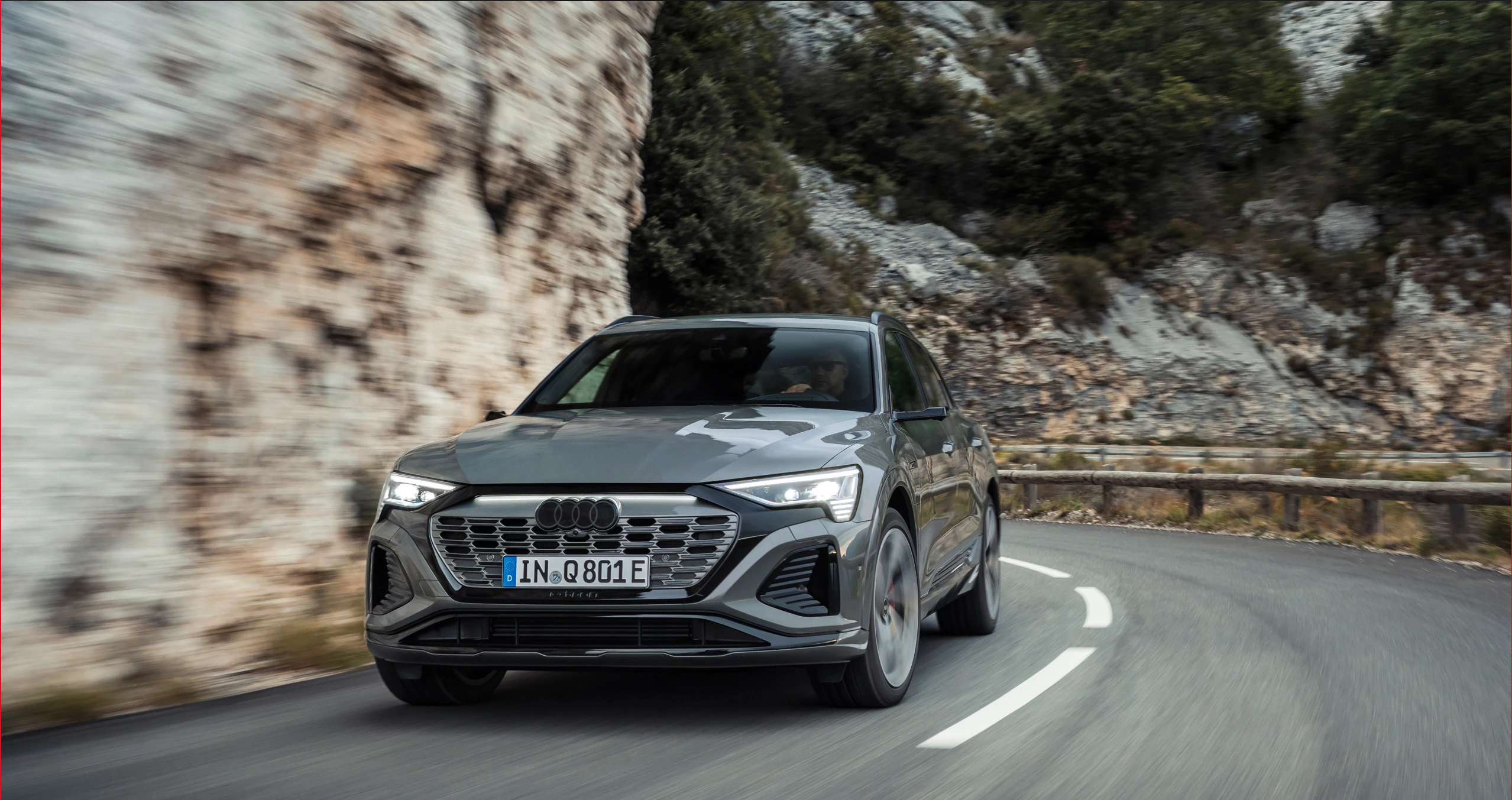 Audi Q8 50 e-tron headlights view