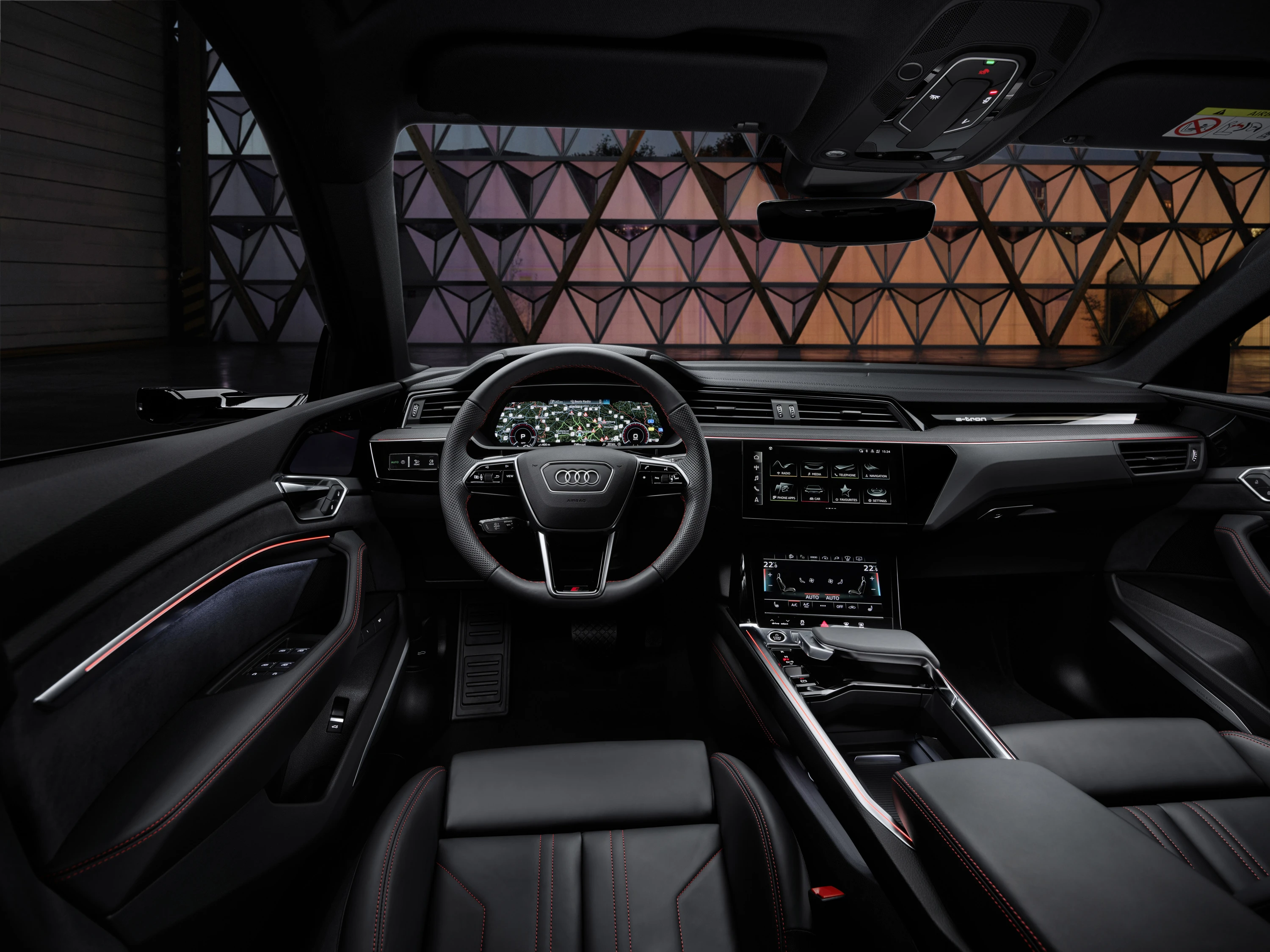 Audi Q8 50 e-tron screens view