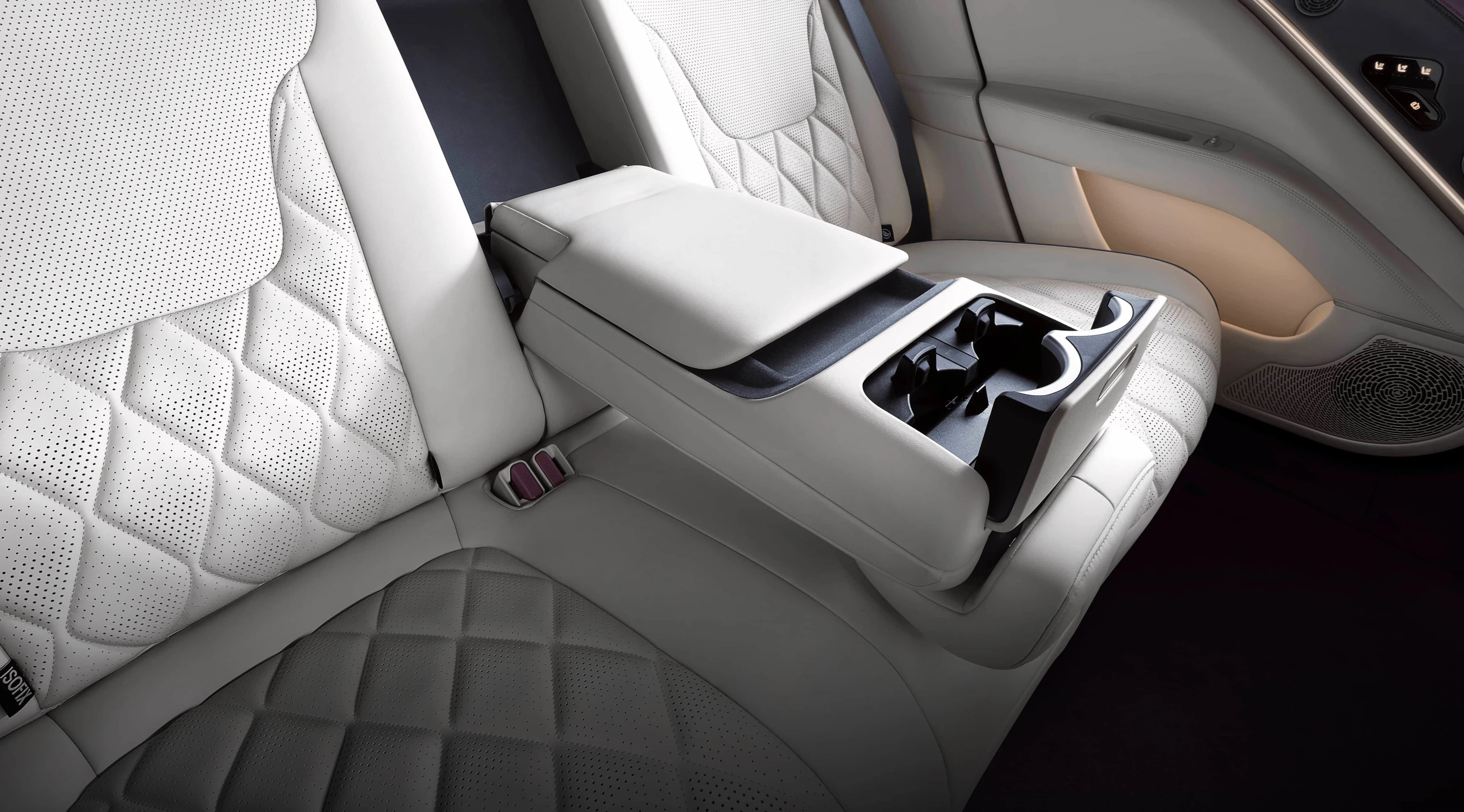 AVATR 11 AWD EV details view