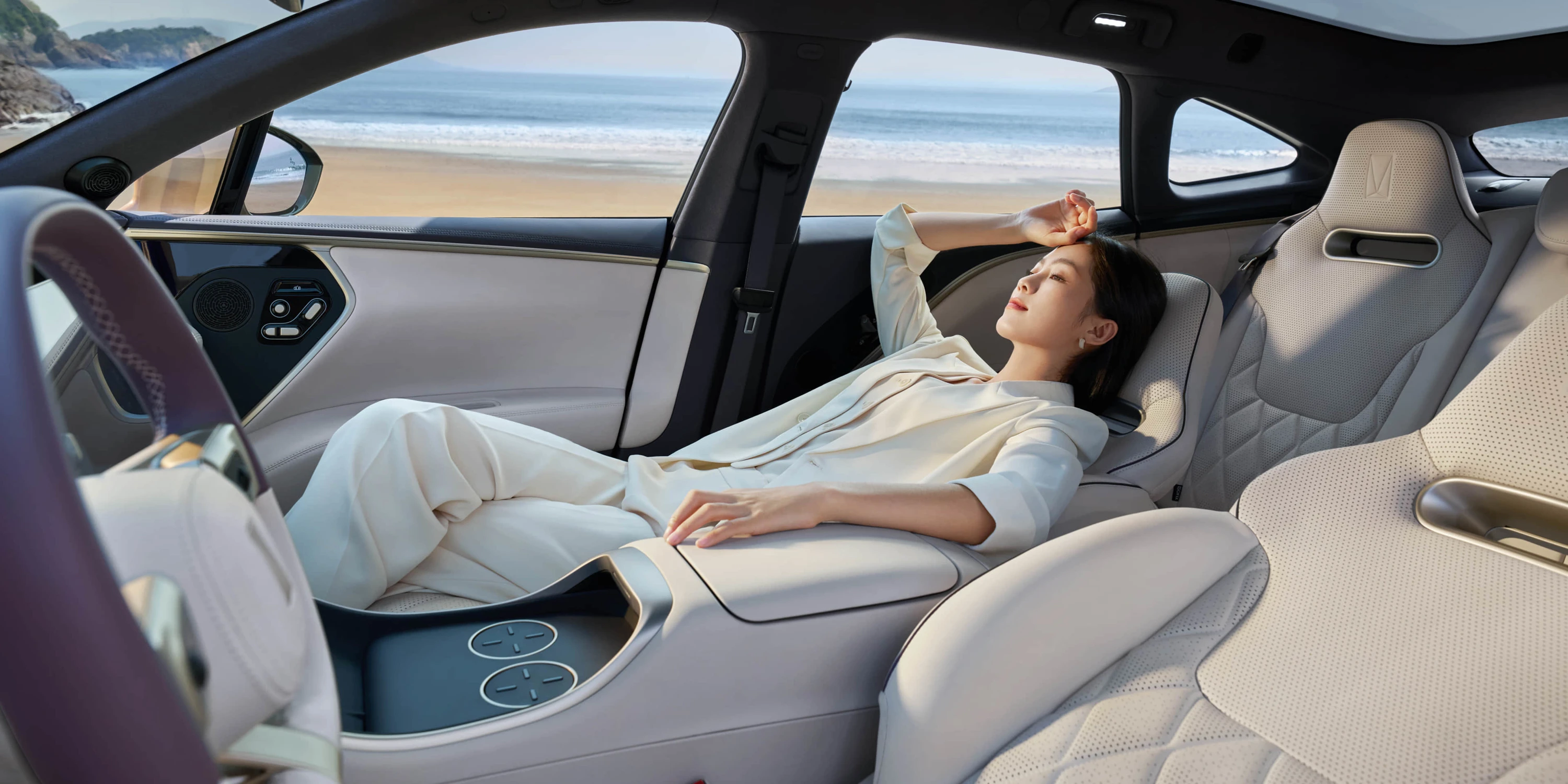 AVATR 11 AWD EV frontseats view