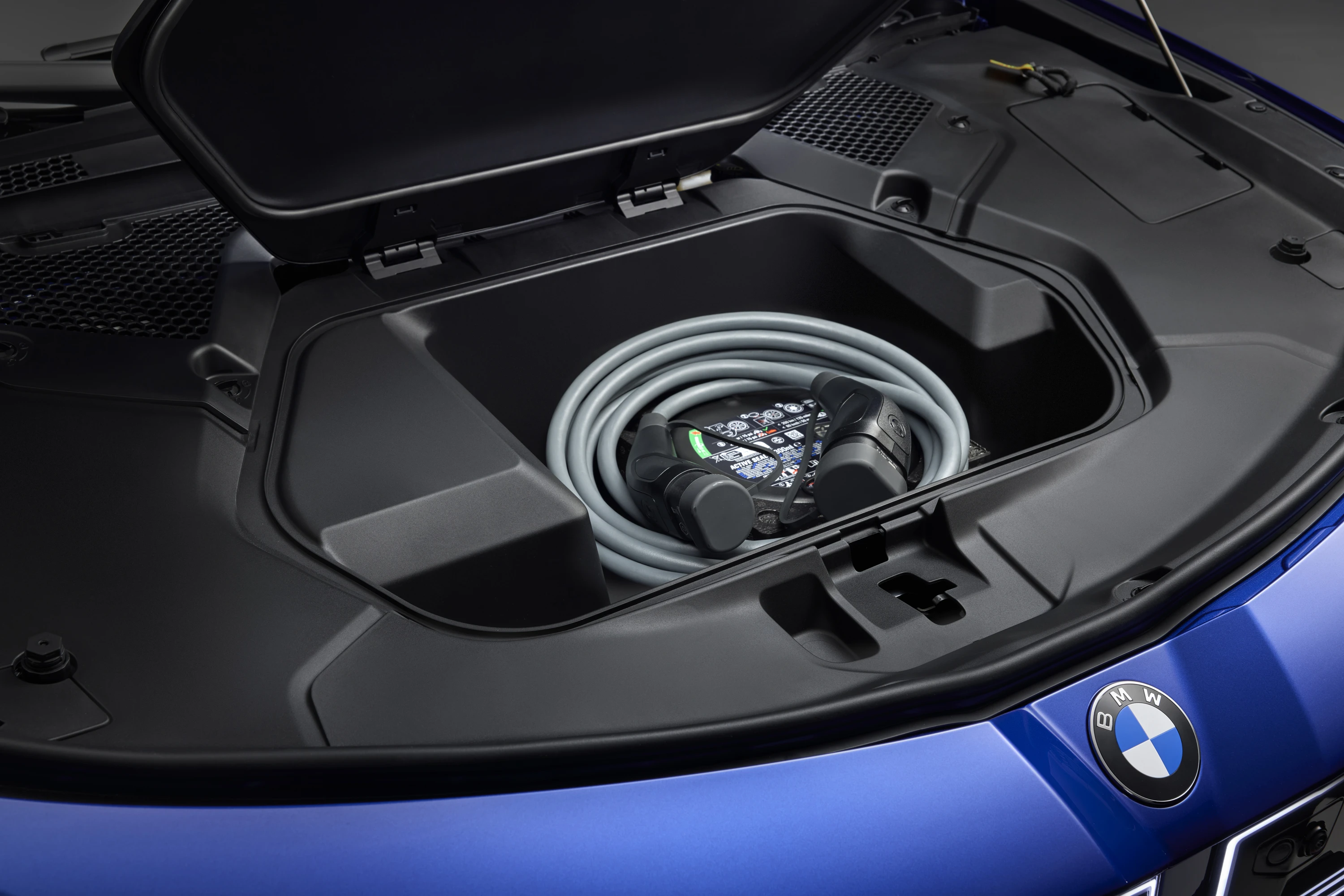 BMW i3 50 xDrive frunk view