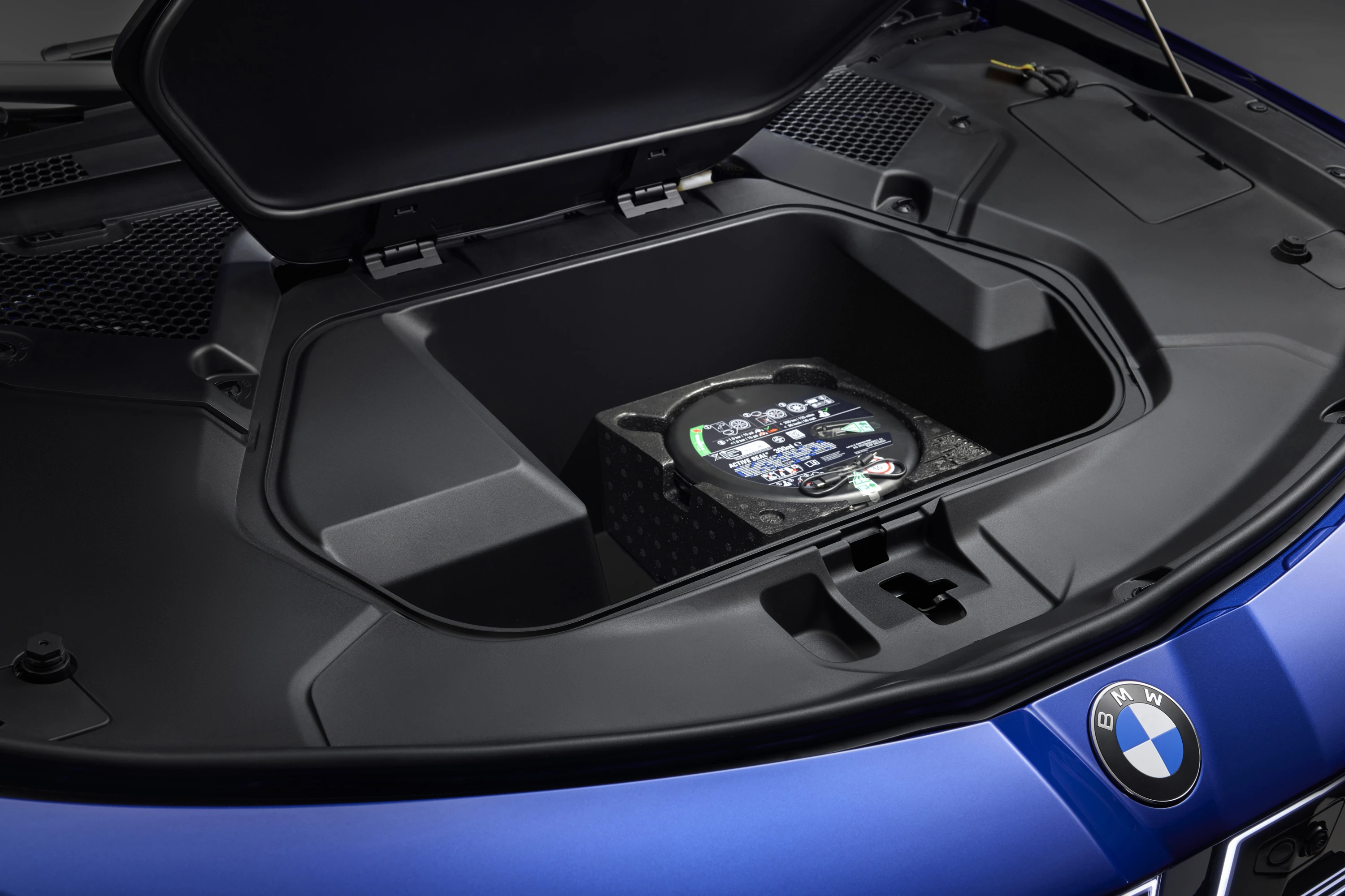 BMW i3 50 xDrive frunk view