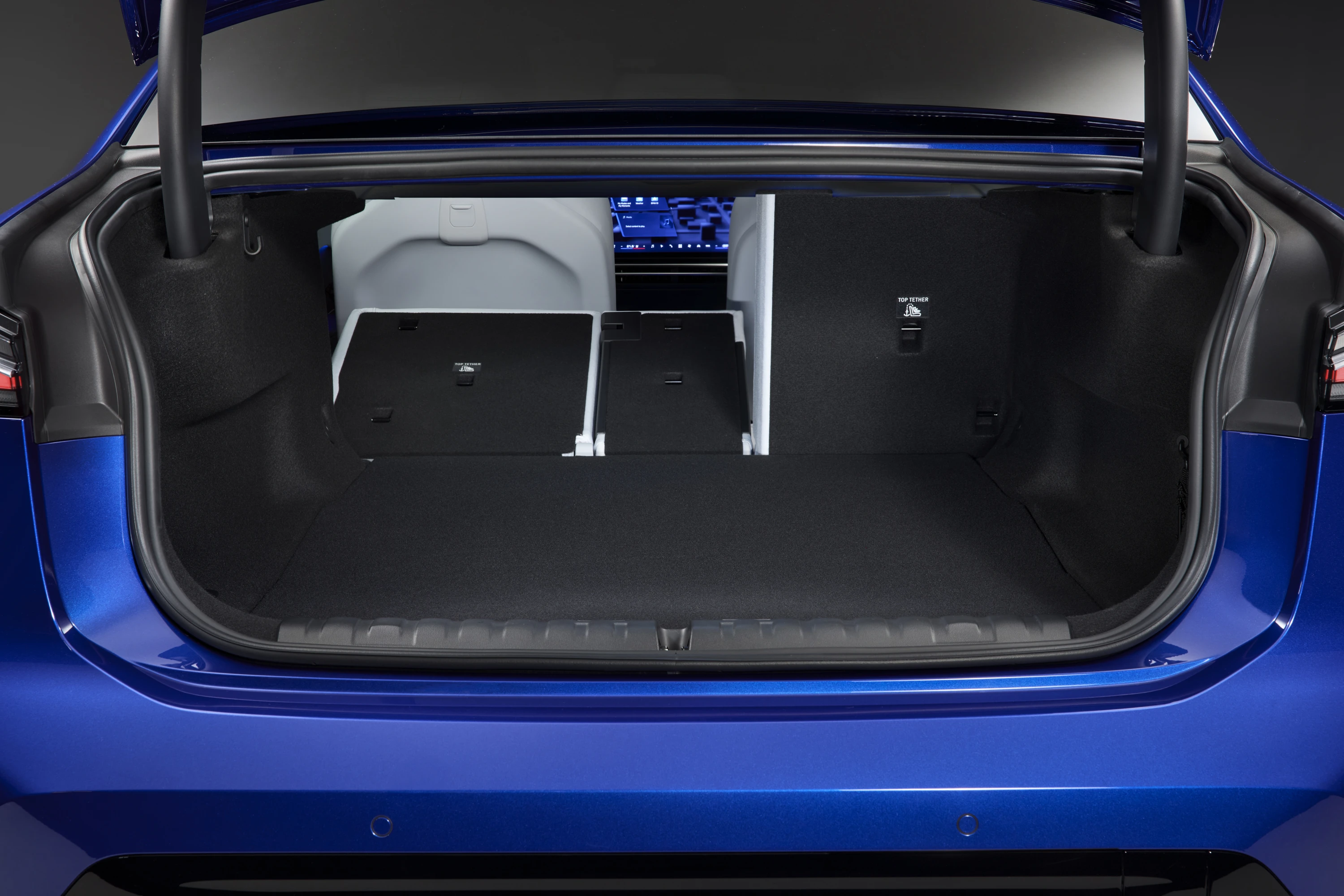 BMW i3 50 xDrive trunk view