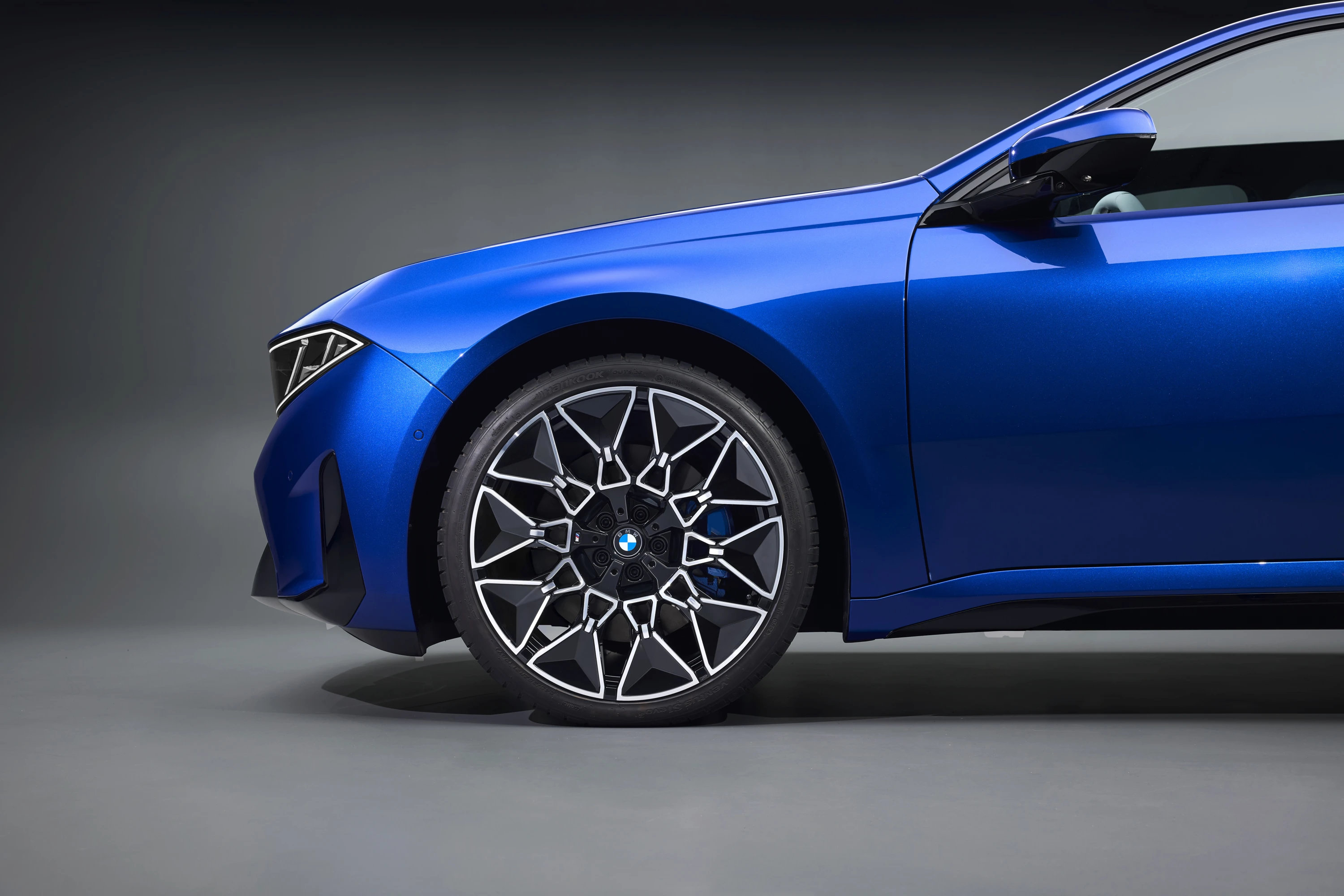BMW i3 50 xDrive wheels view