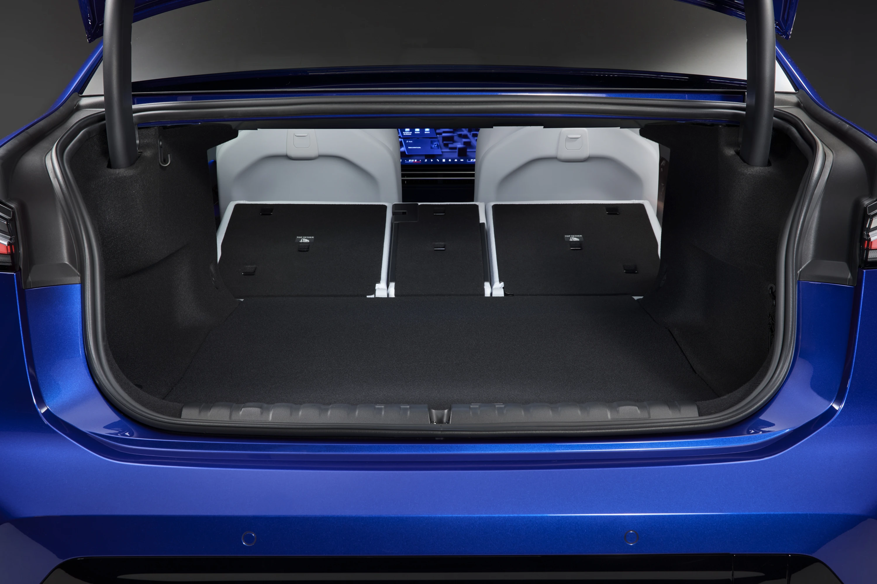 BMW i3 50 xDrive trunk view
