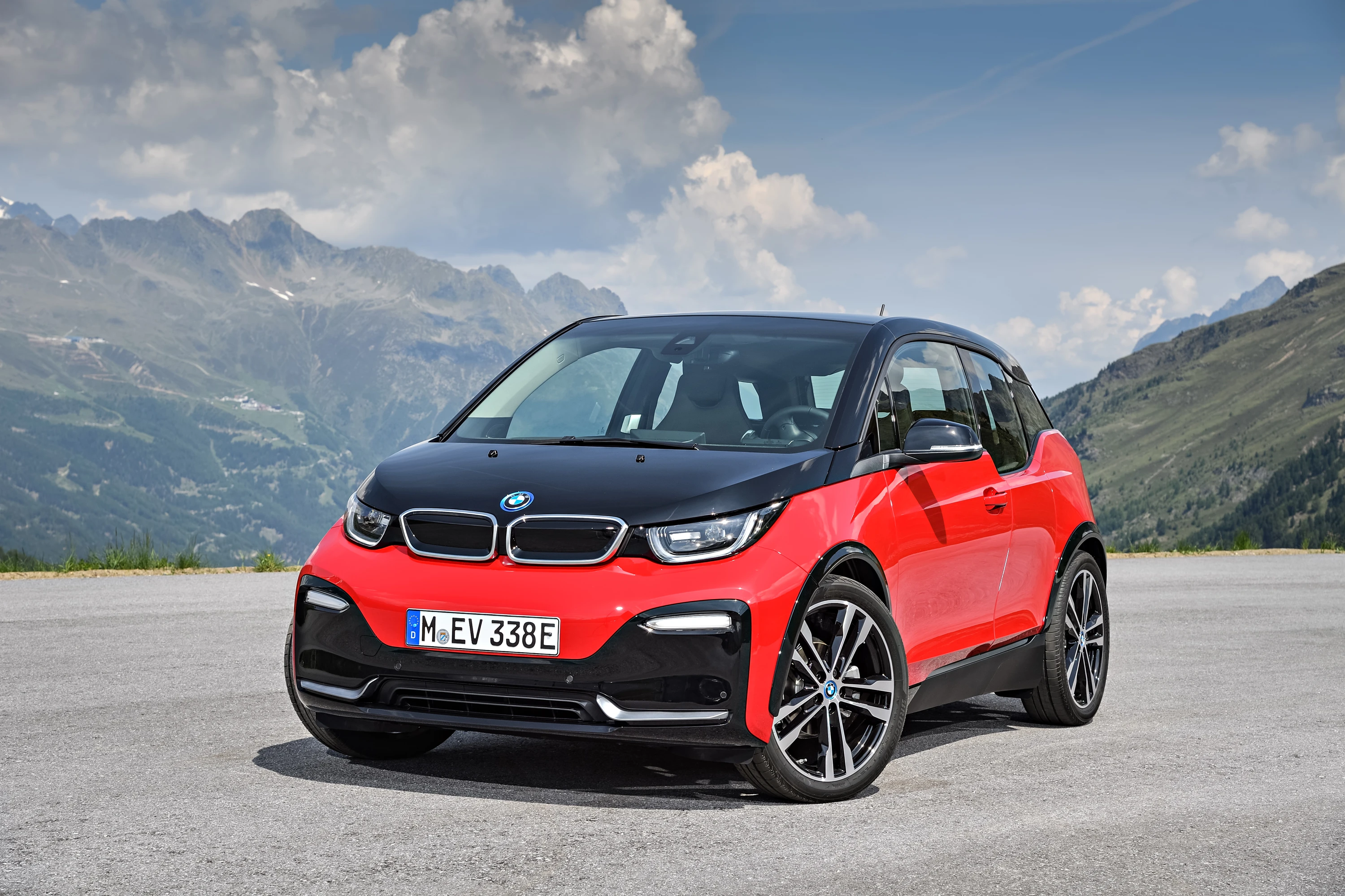 BMW i3s 120 Ah electric vehicle variant