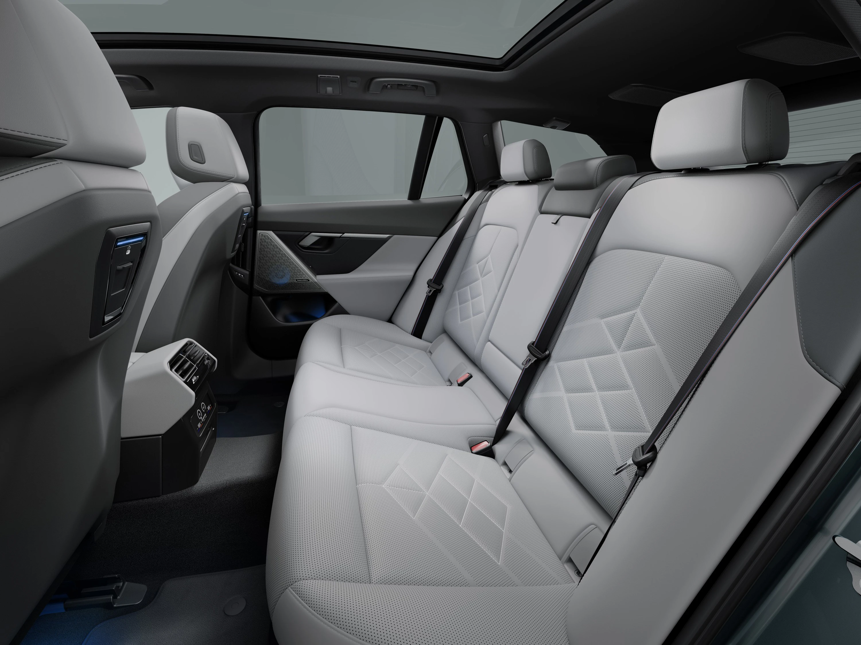 BMW i5 eDrive40 Touring secondrowseats view