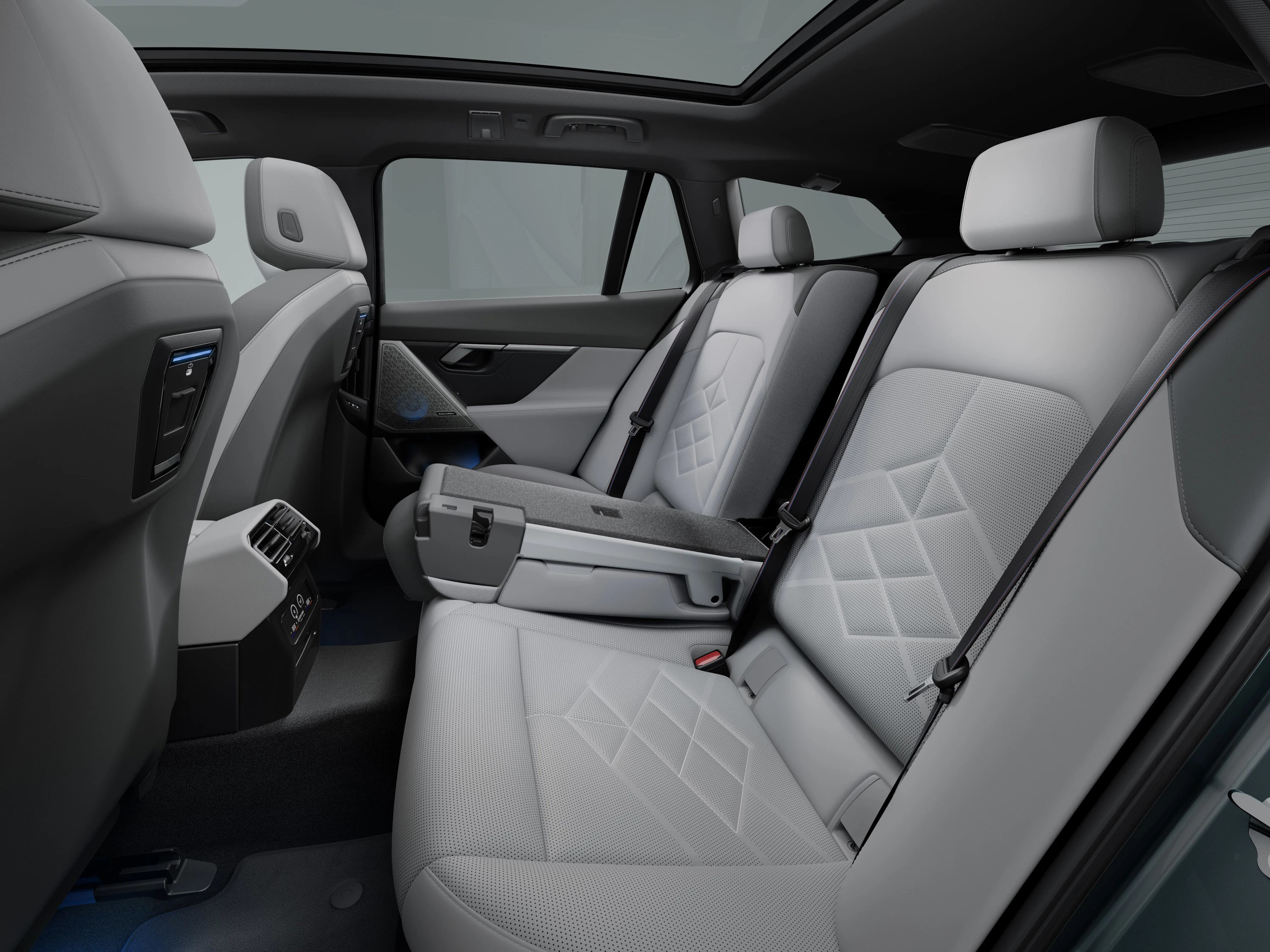 BMW i5 eDrive40 Touring secondrowseats view