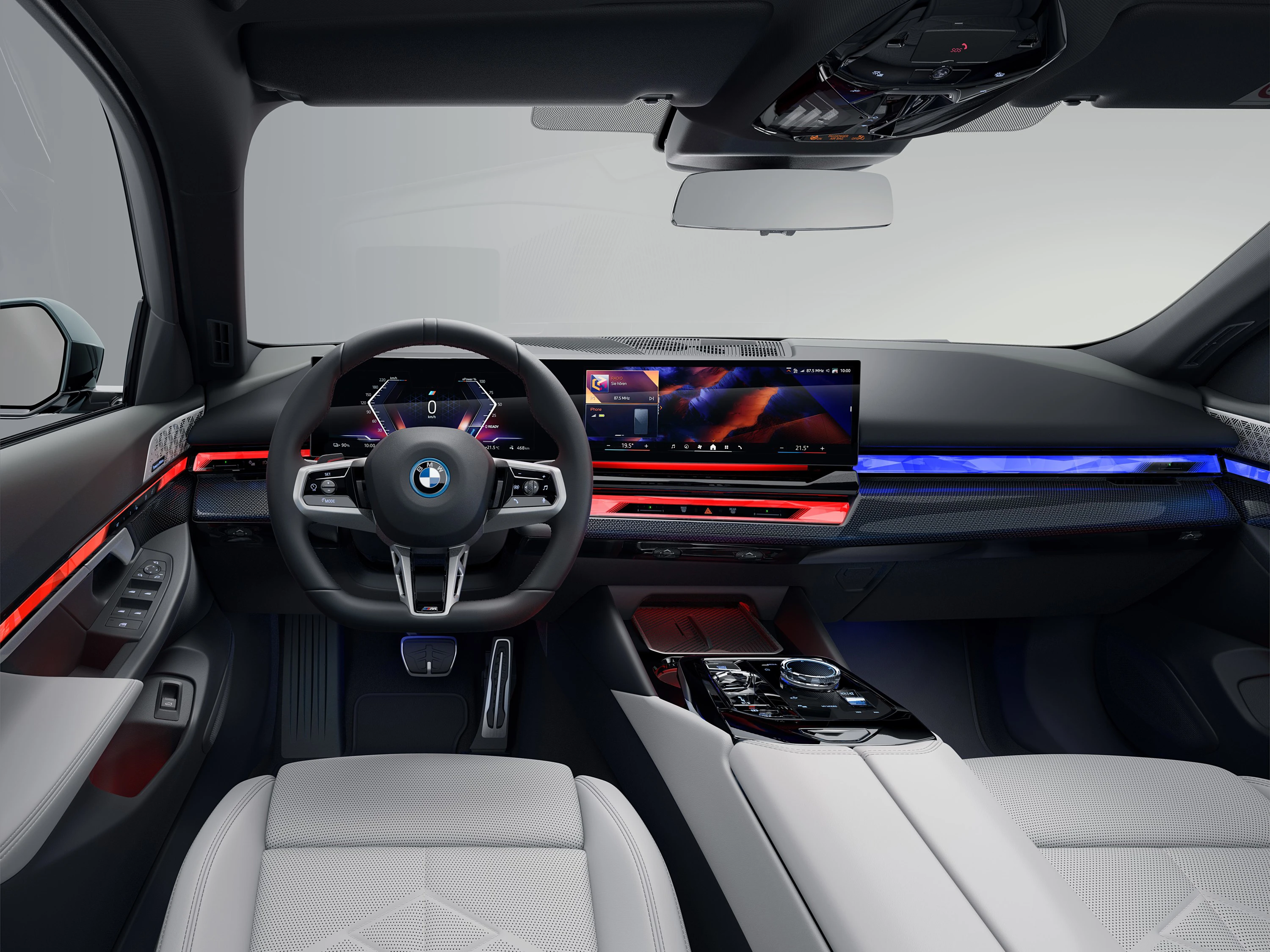 BMW i5 M60 xDrive Touring screens view