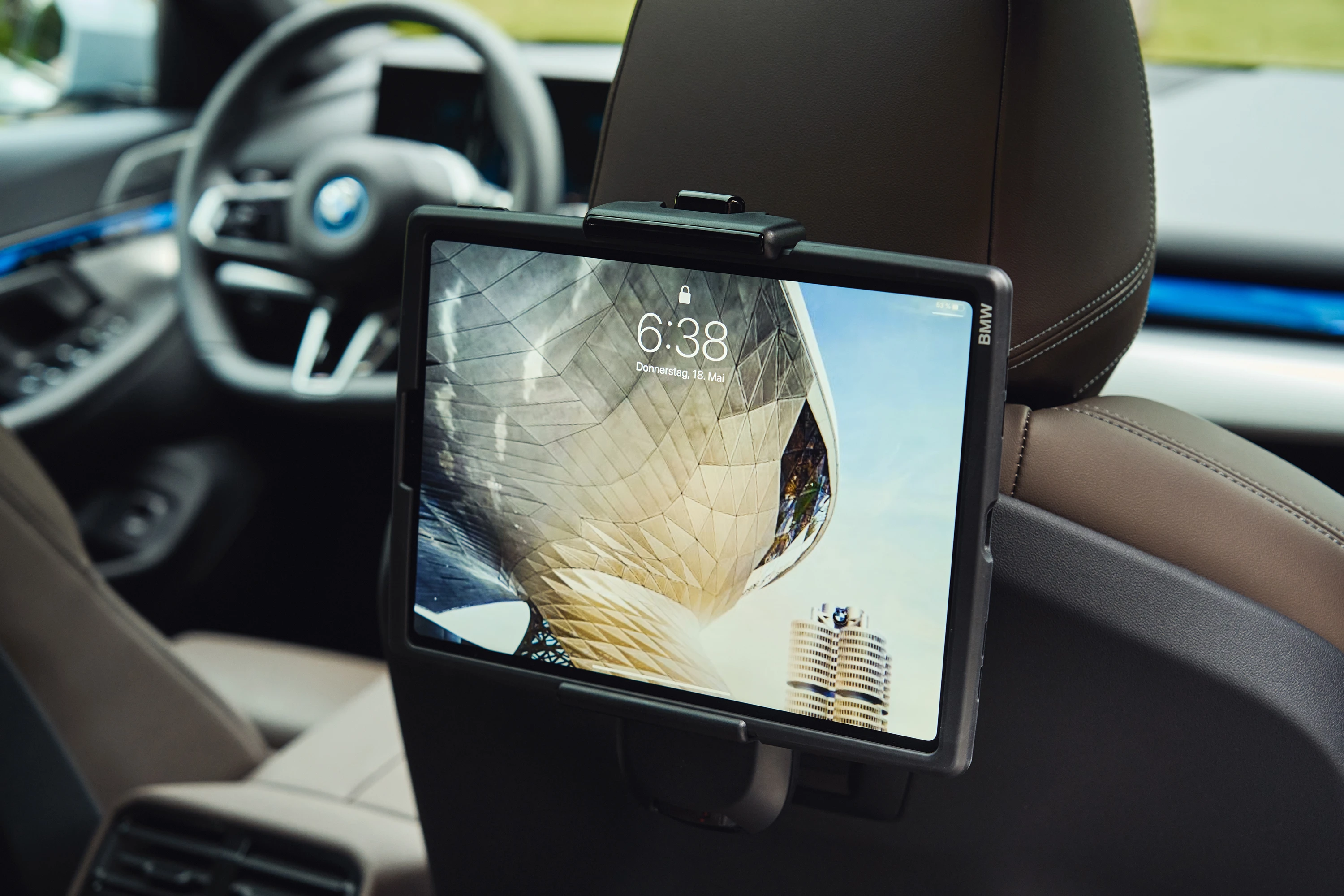 BMW i5 xDrive40 rearseatentertainment view