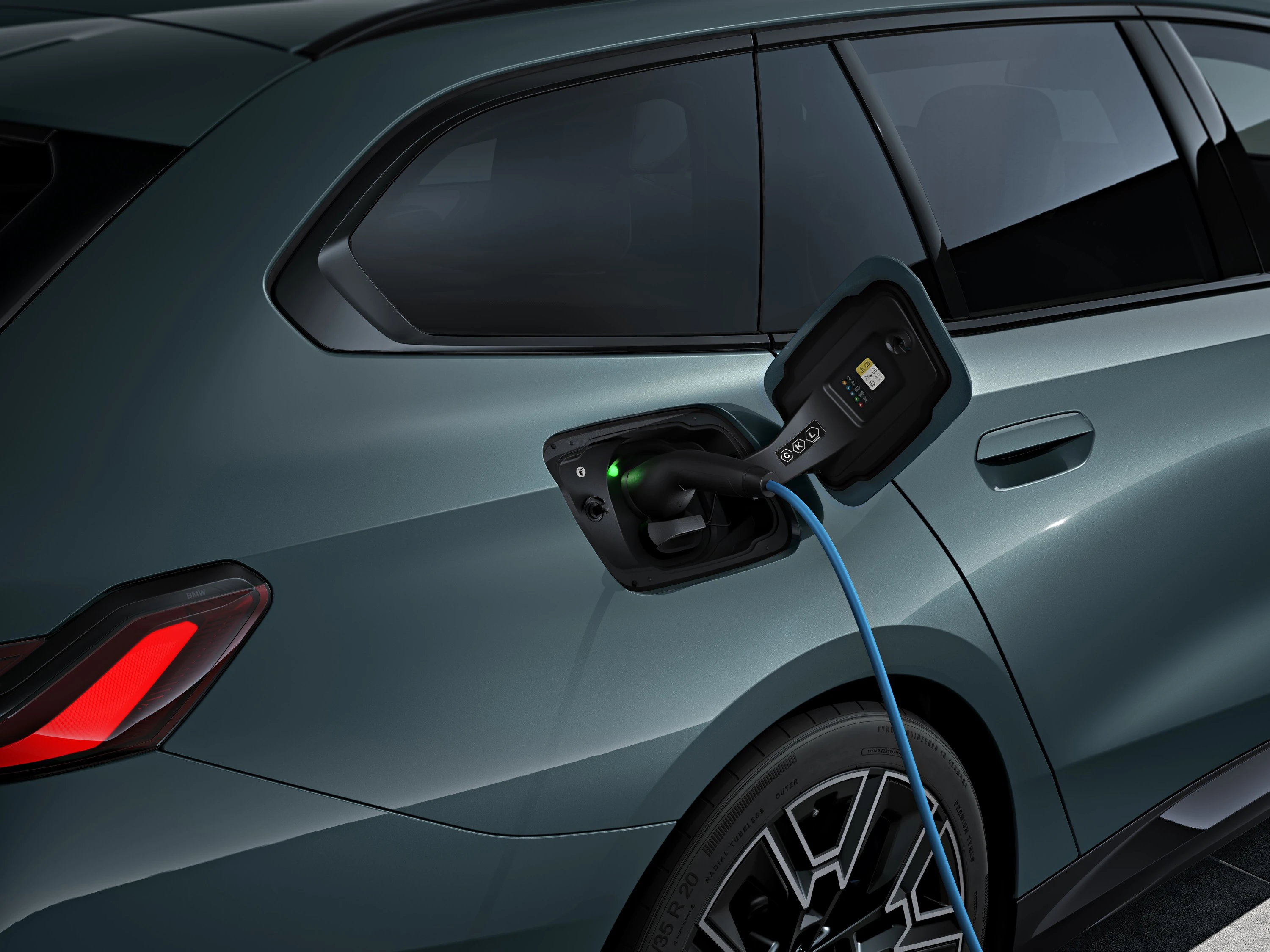 BMW i5 xDrive40 Touring chargeport view