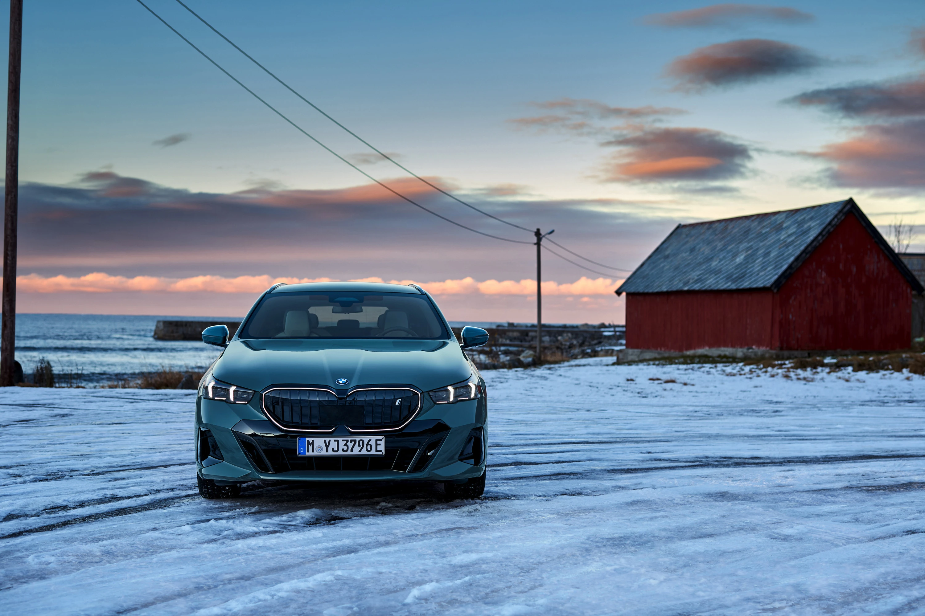 BMW i5 xDrive40 Touring headlights view