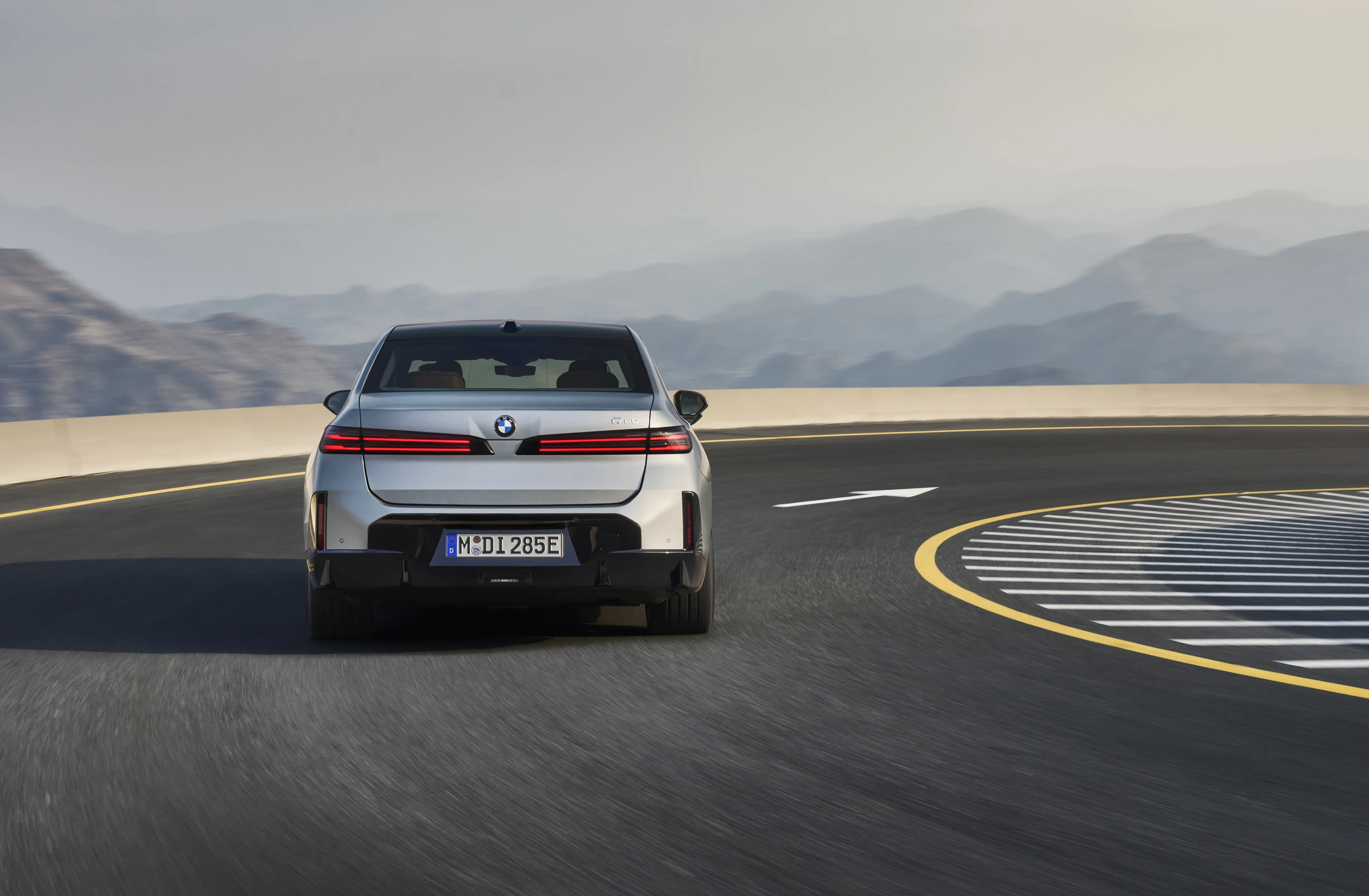 BMW i7 50 xDrive exterior view