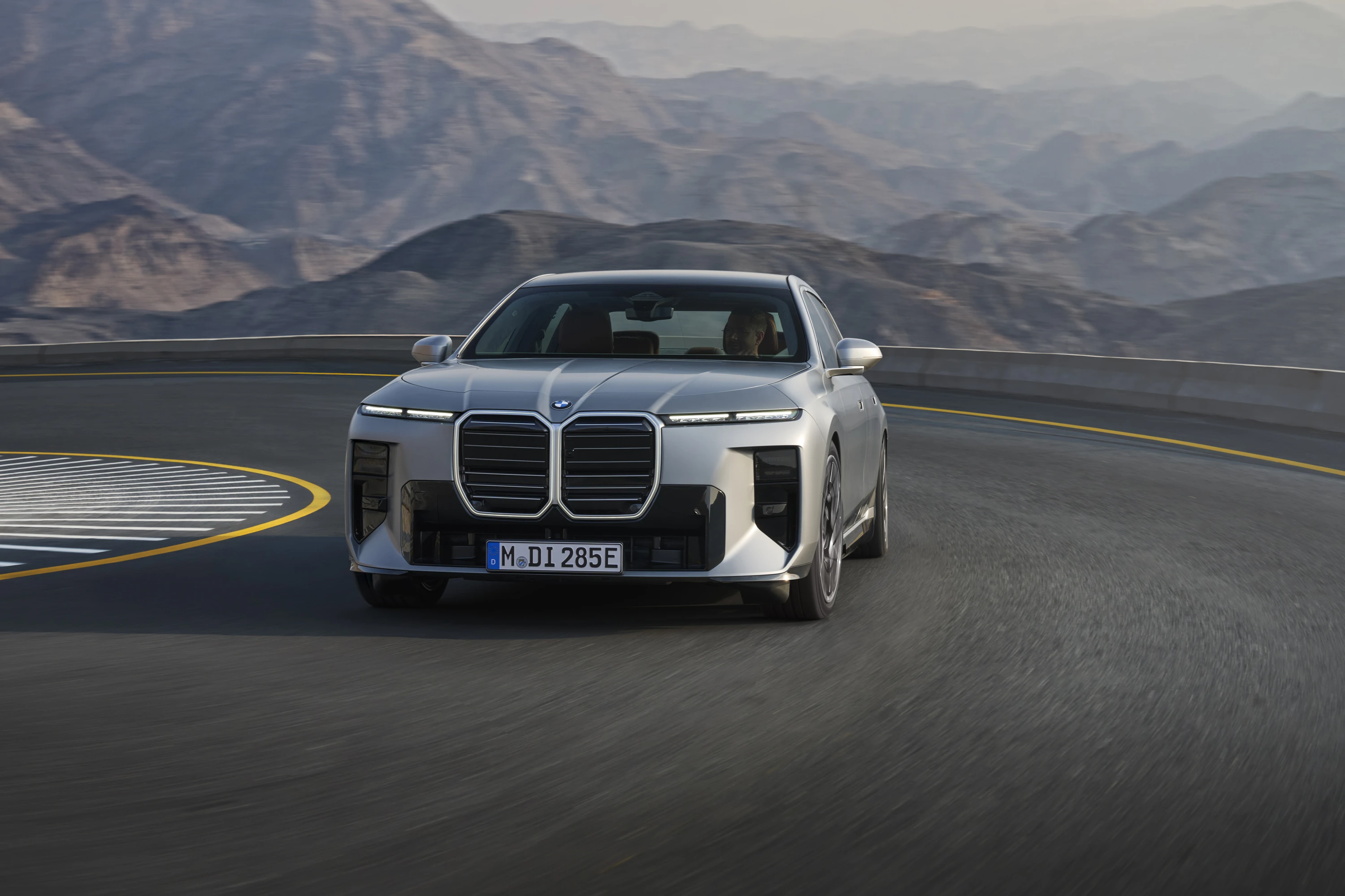 BMW i7 50 xDrive exterior view