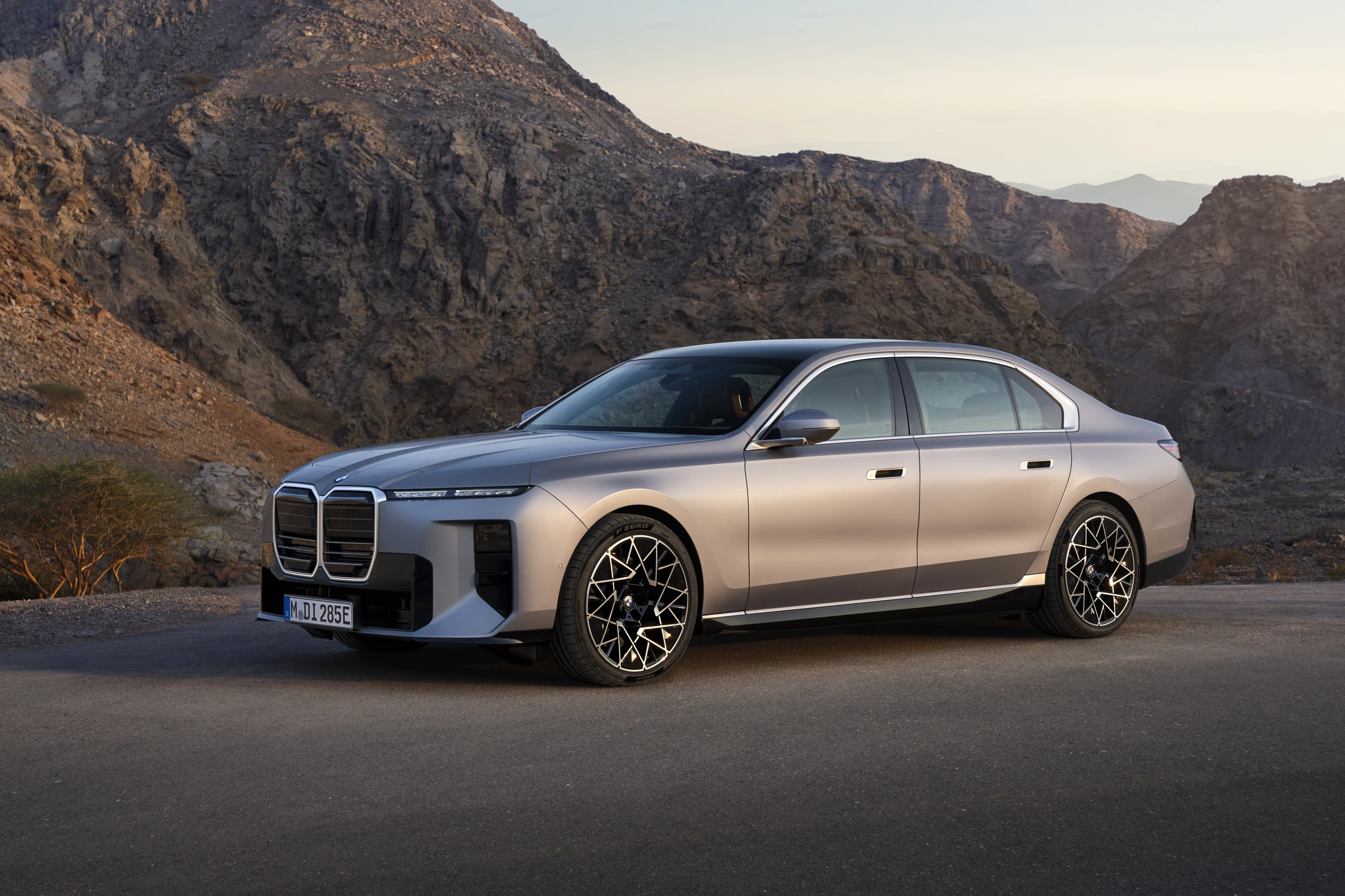BMW i7 50 xDrive exterior view