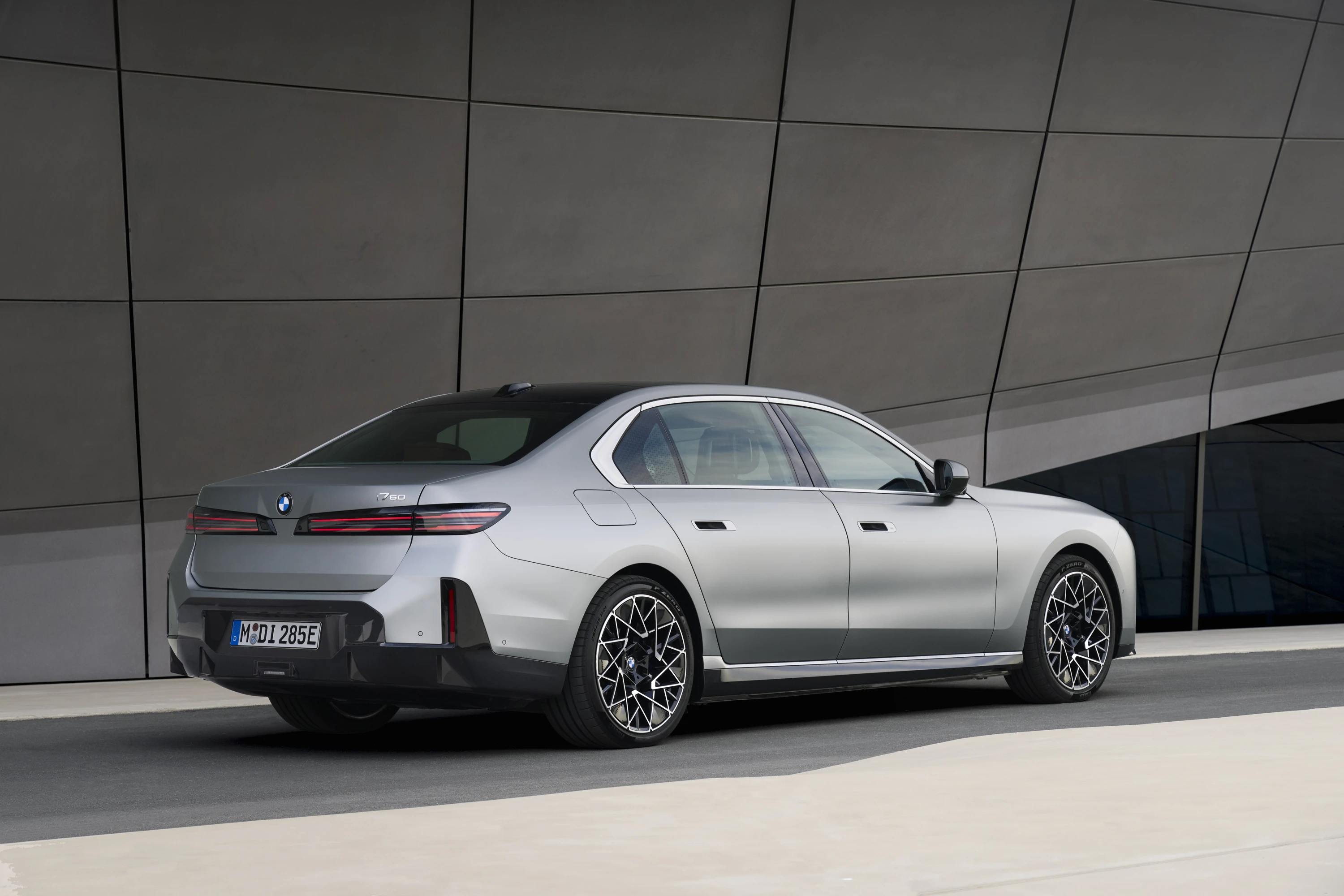 BMW i7 50 xDrive exterior view
