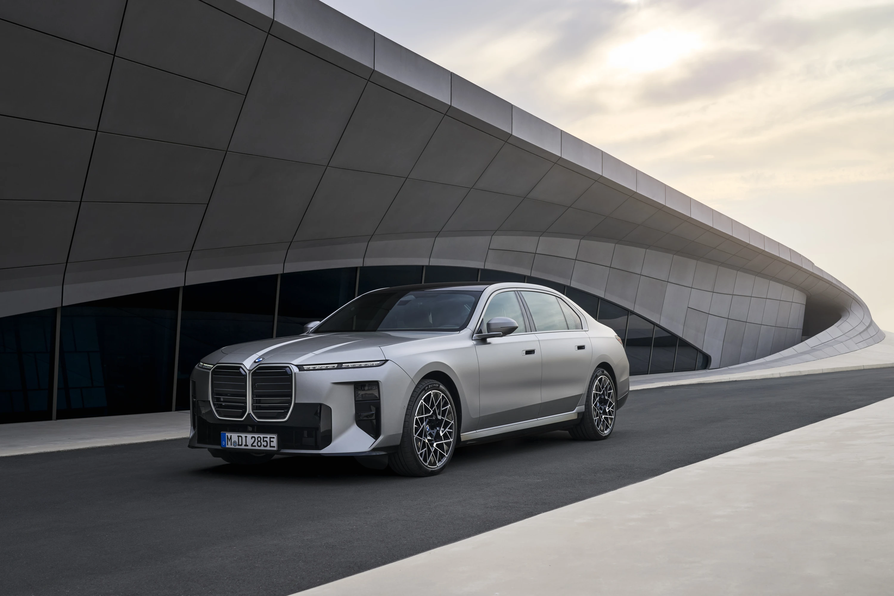 BMW i7 60 xDrive exterior view