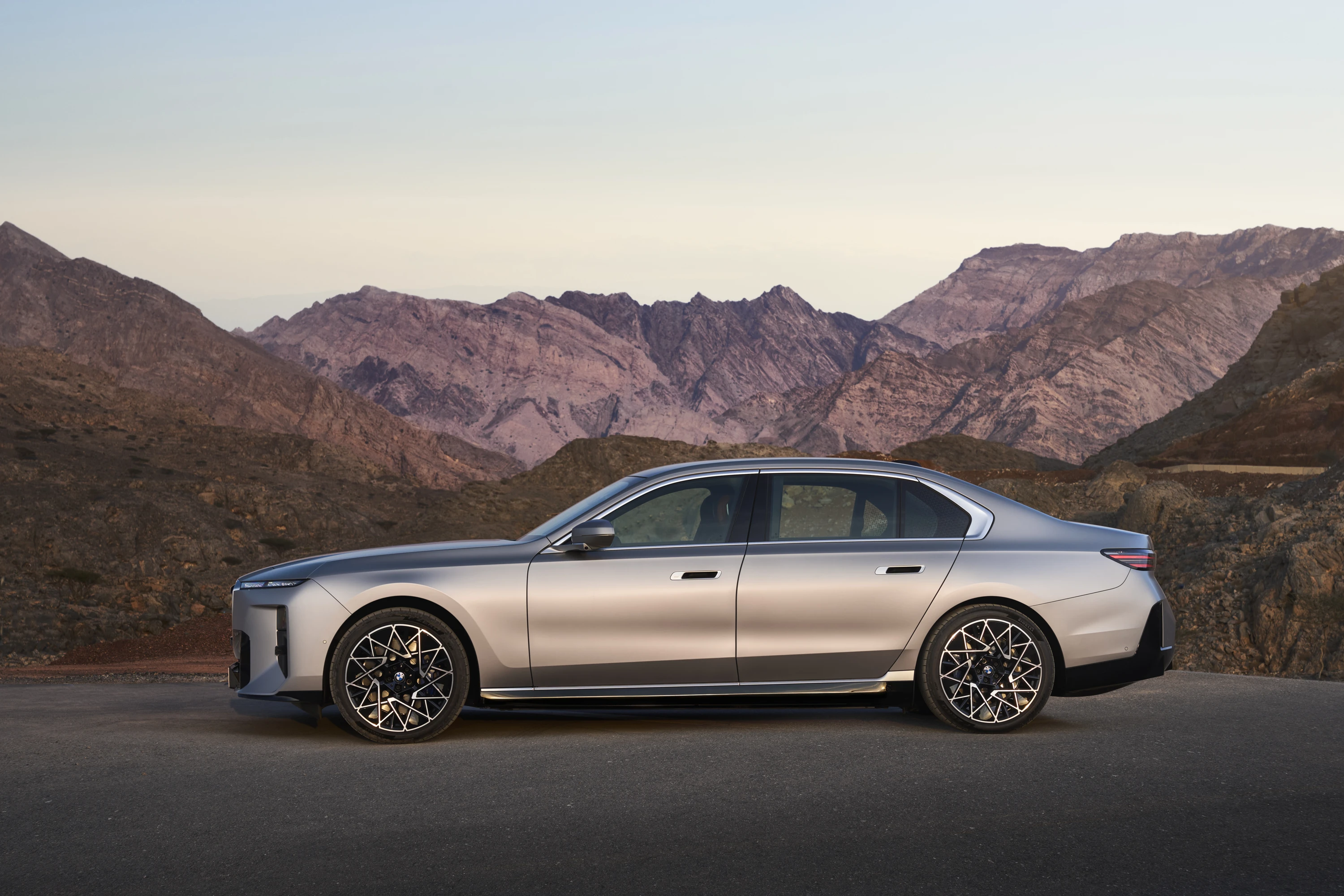 BMW i7 60 xDrive exterior view