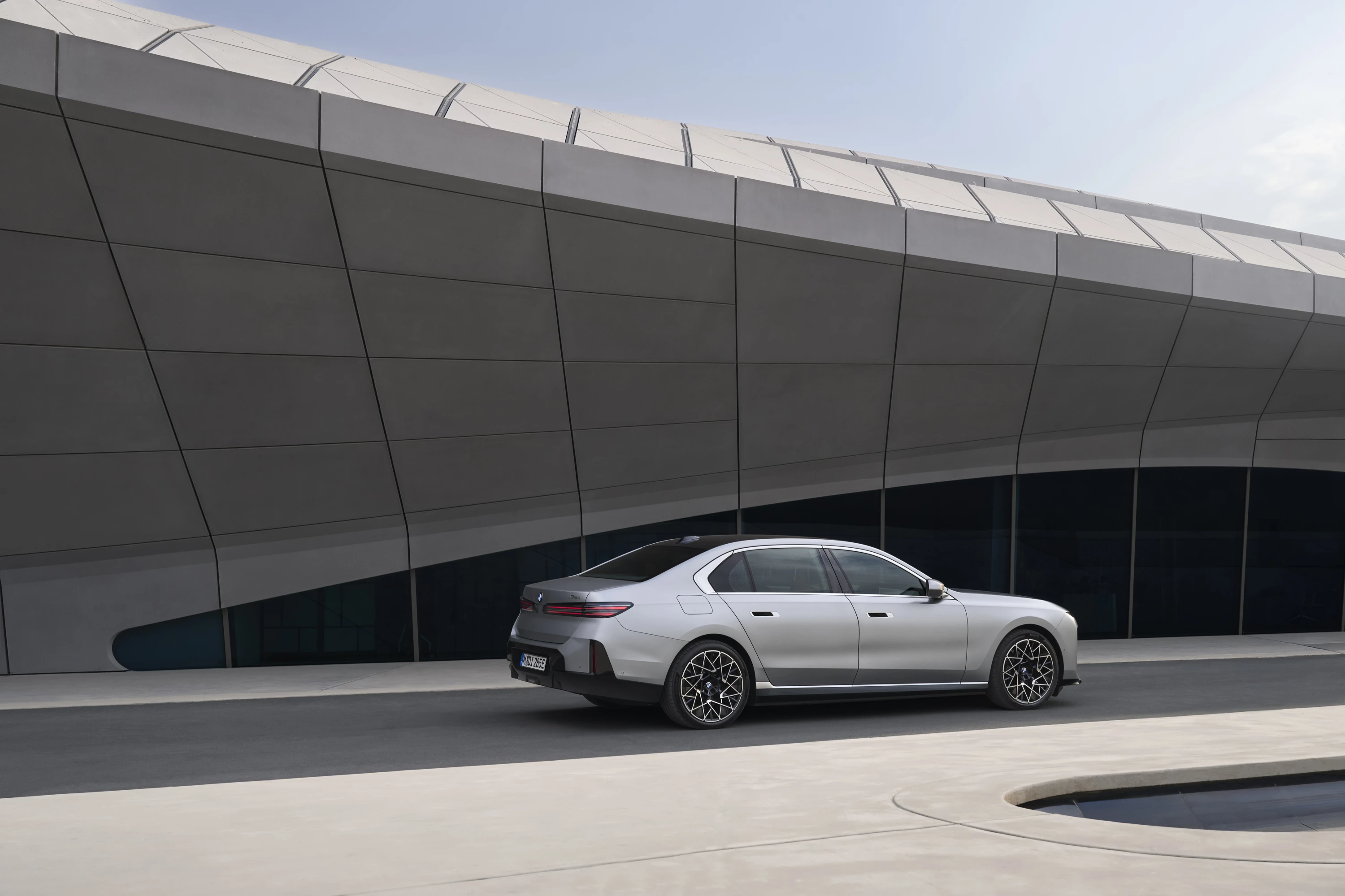 BMW i7 60 xDrive exterior view