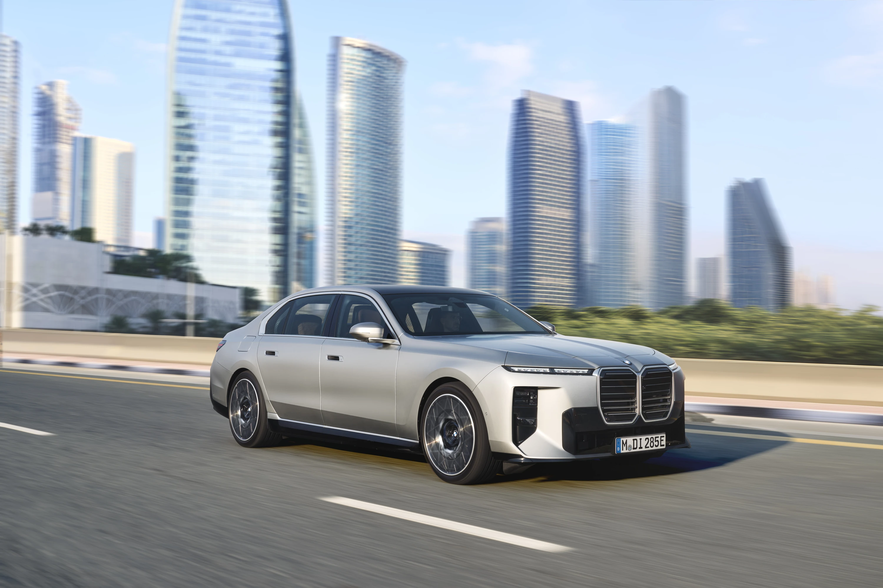 BMW i7 60 xDrive exterior view