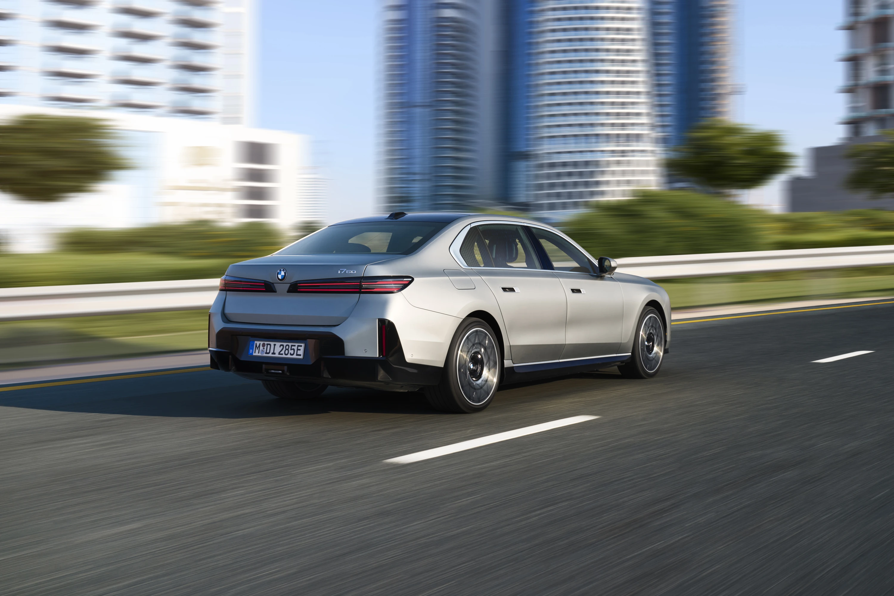 BMW i7 60 xDrive exterior view