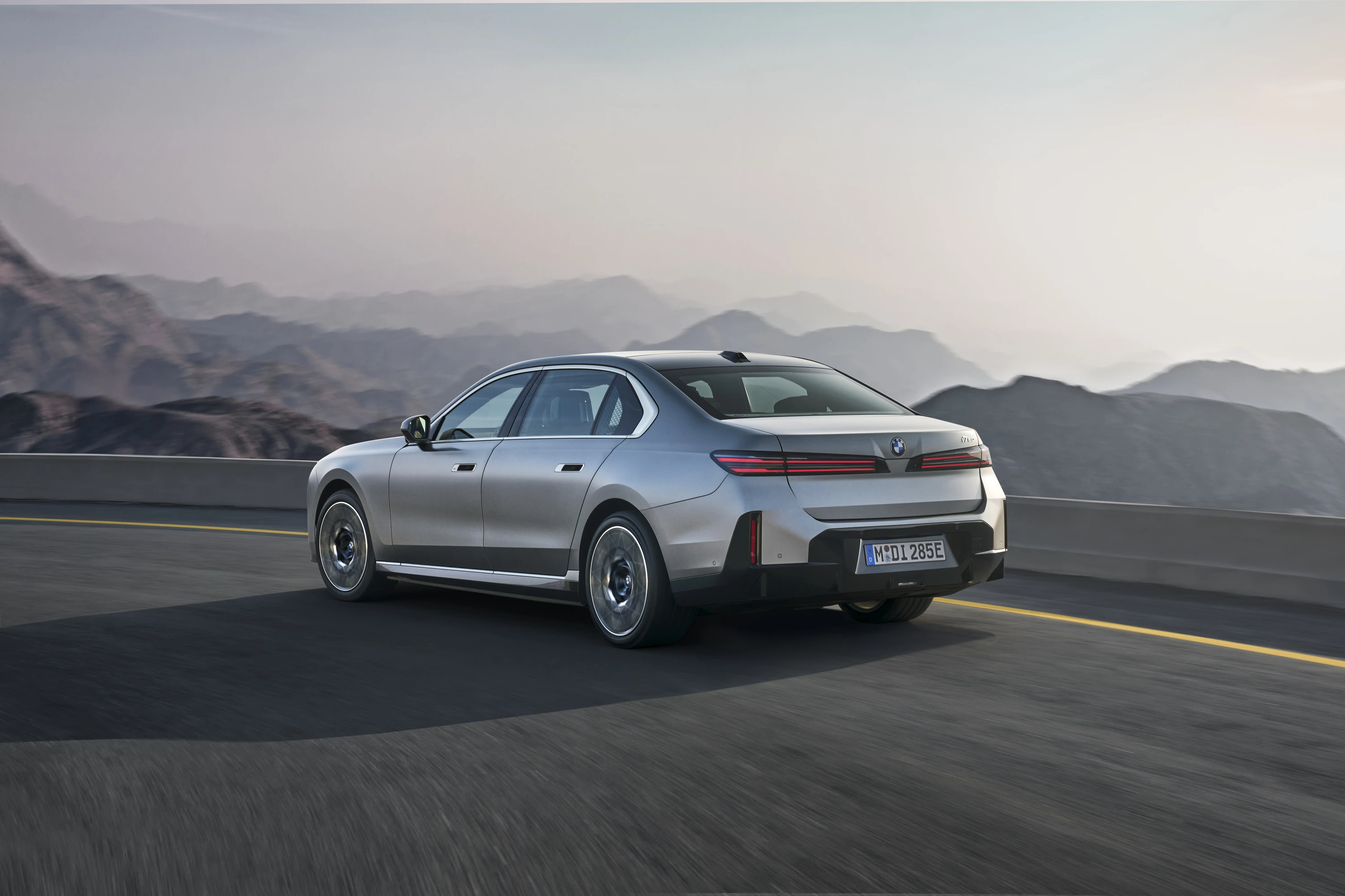 BMW i7 60 xDrive exterior view
