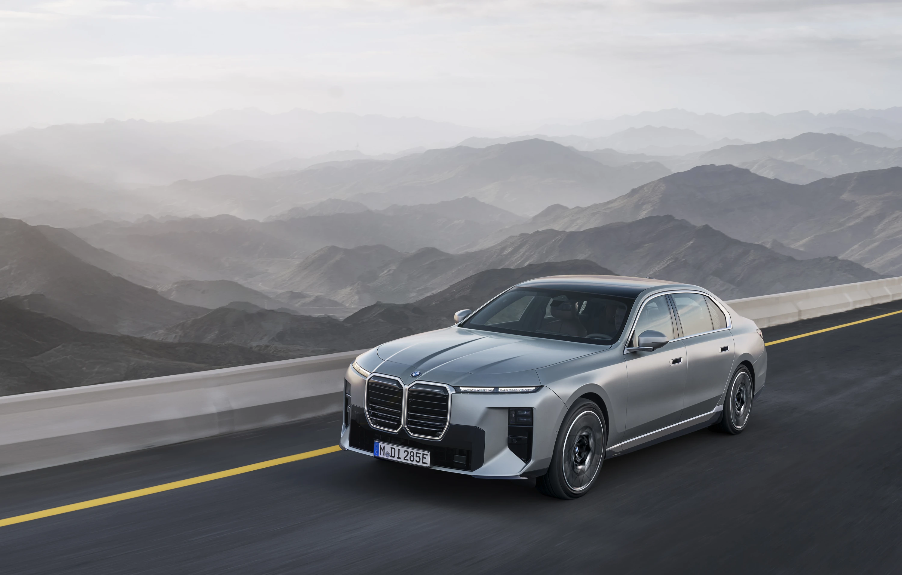 BMW i7 60 xDrive exterior view