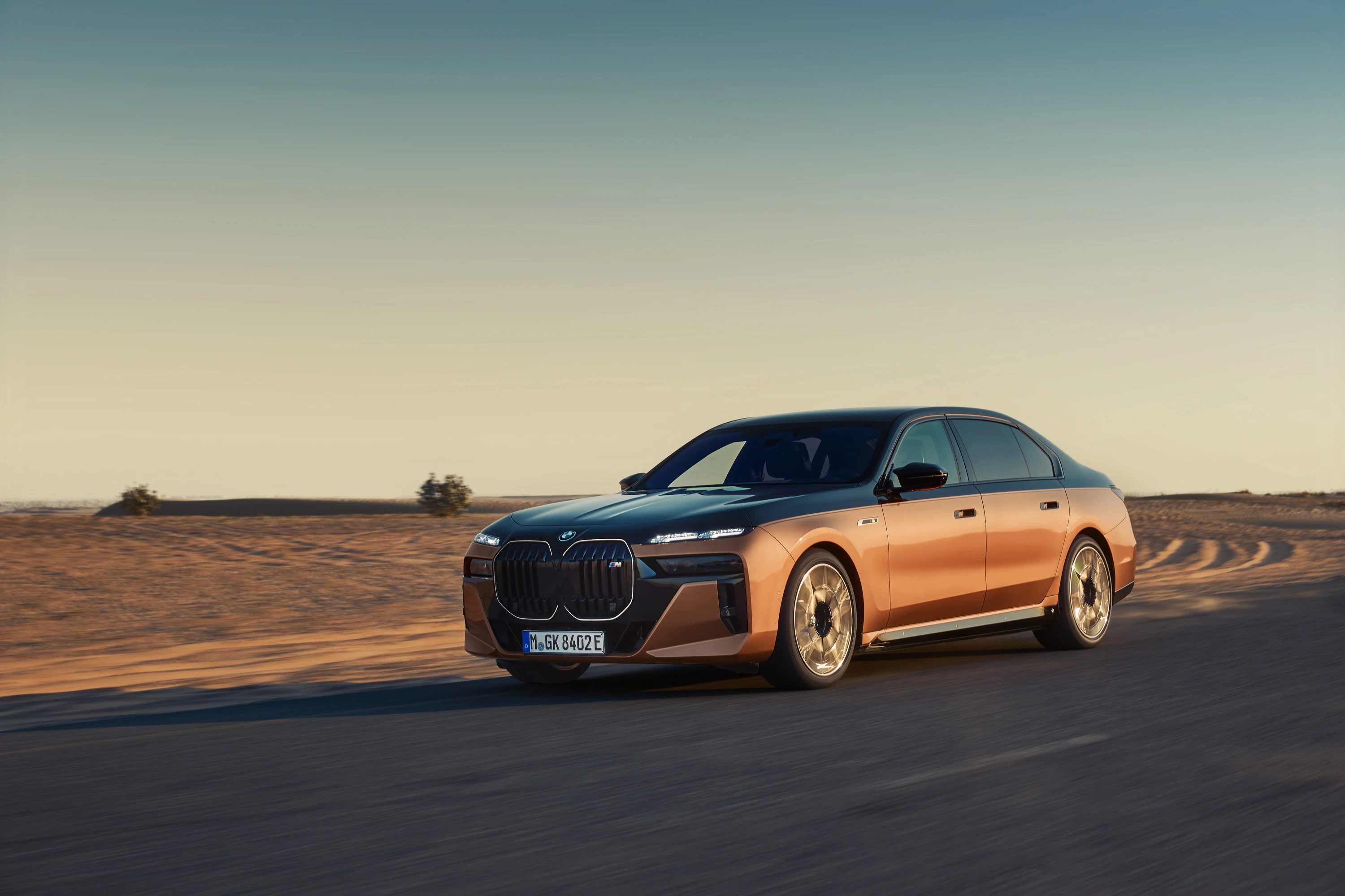 BMW i7 M70 xDrive exterior view