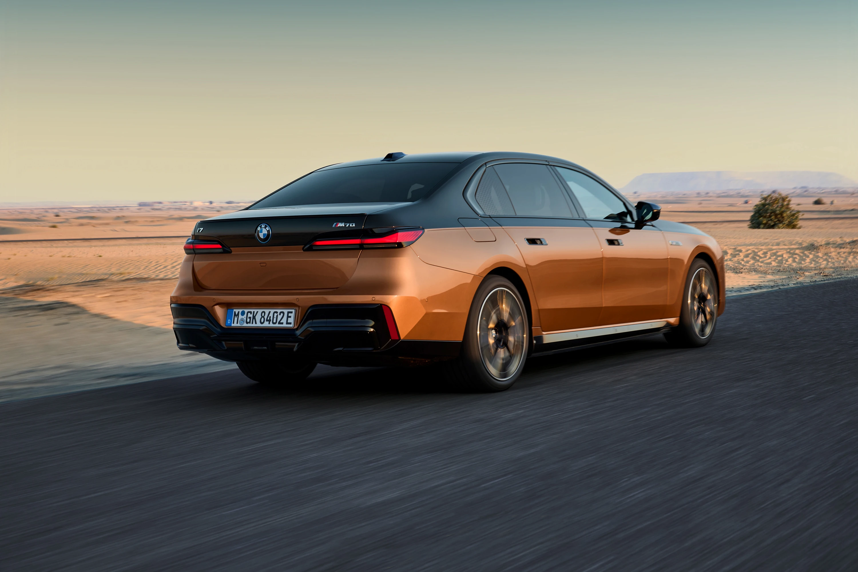 BMW i7 M70 xDrive exterior view