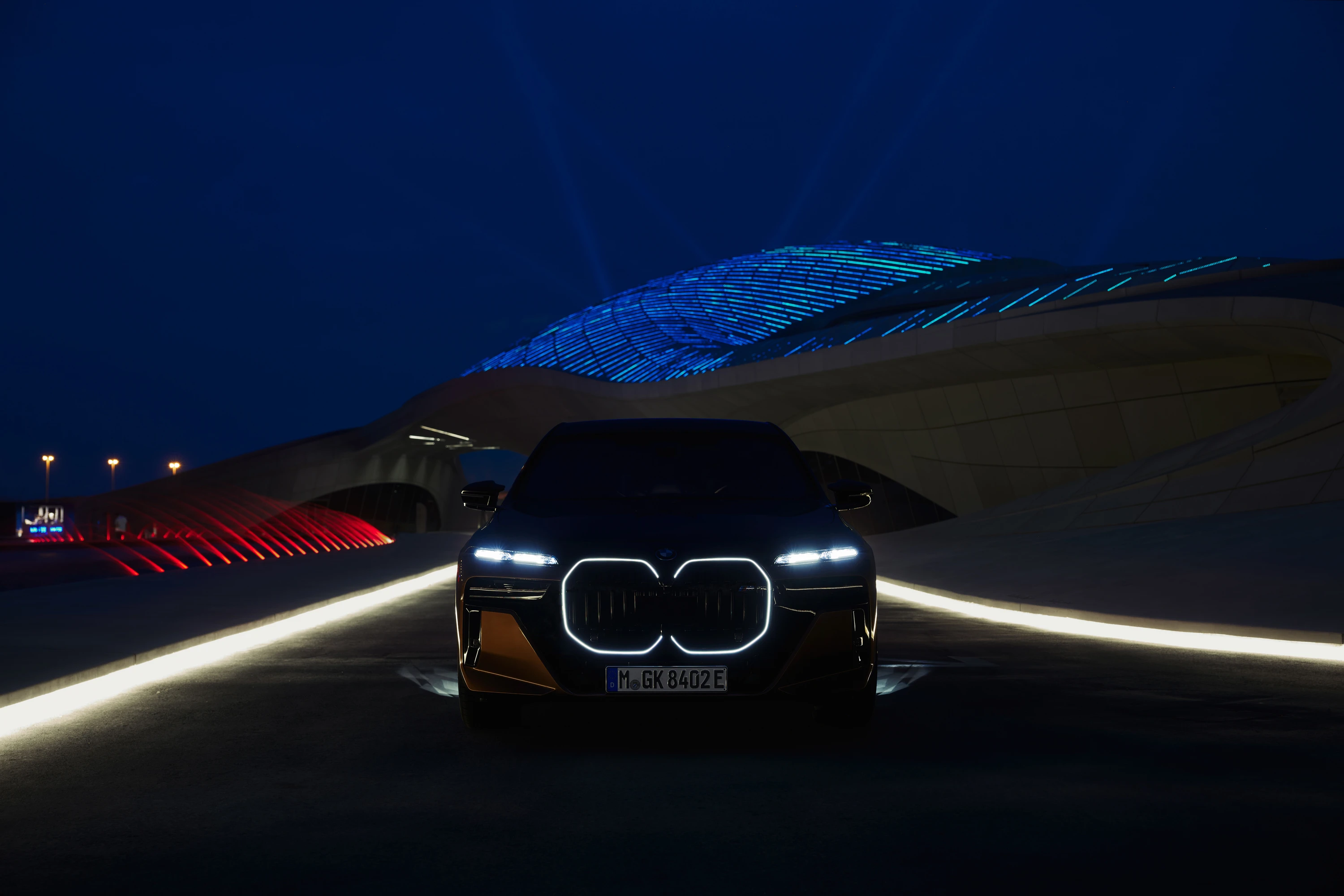 BMW i7 M70 xDrive headlights view