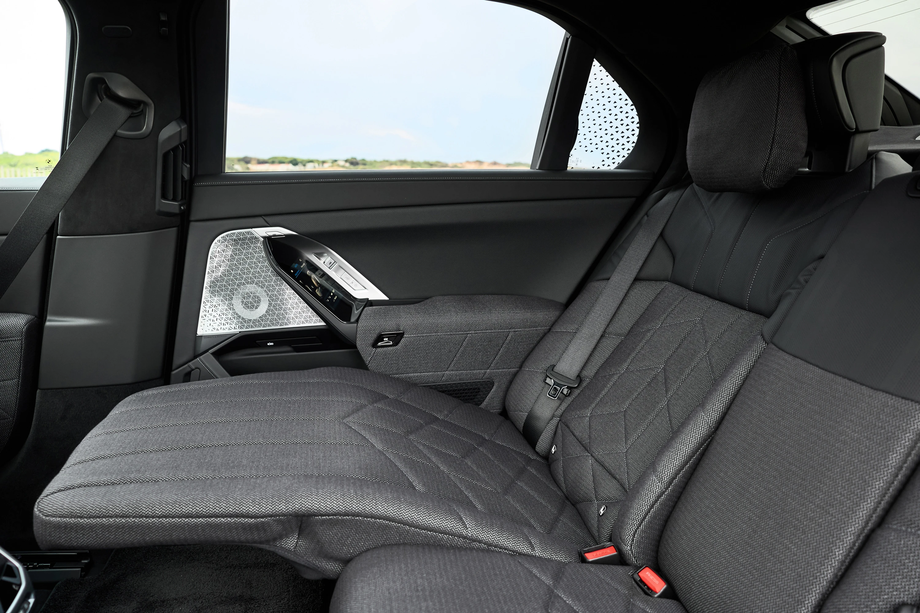 BMW i7 M70 xDrive secondrowseats view