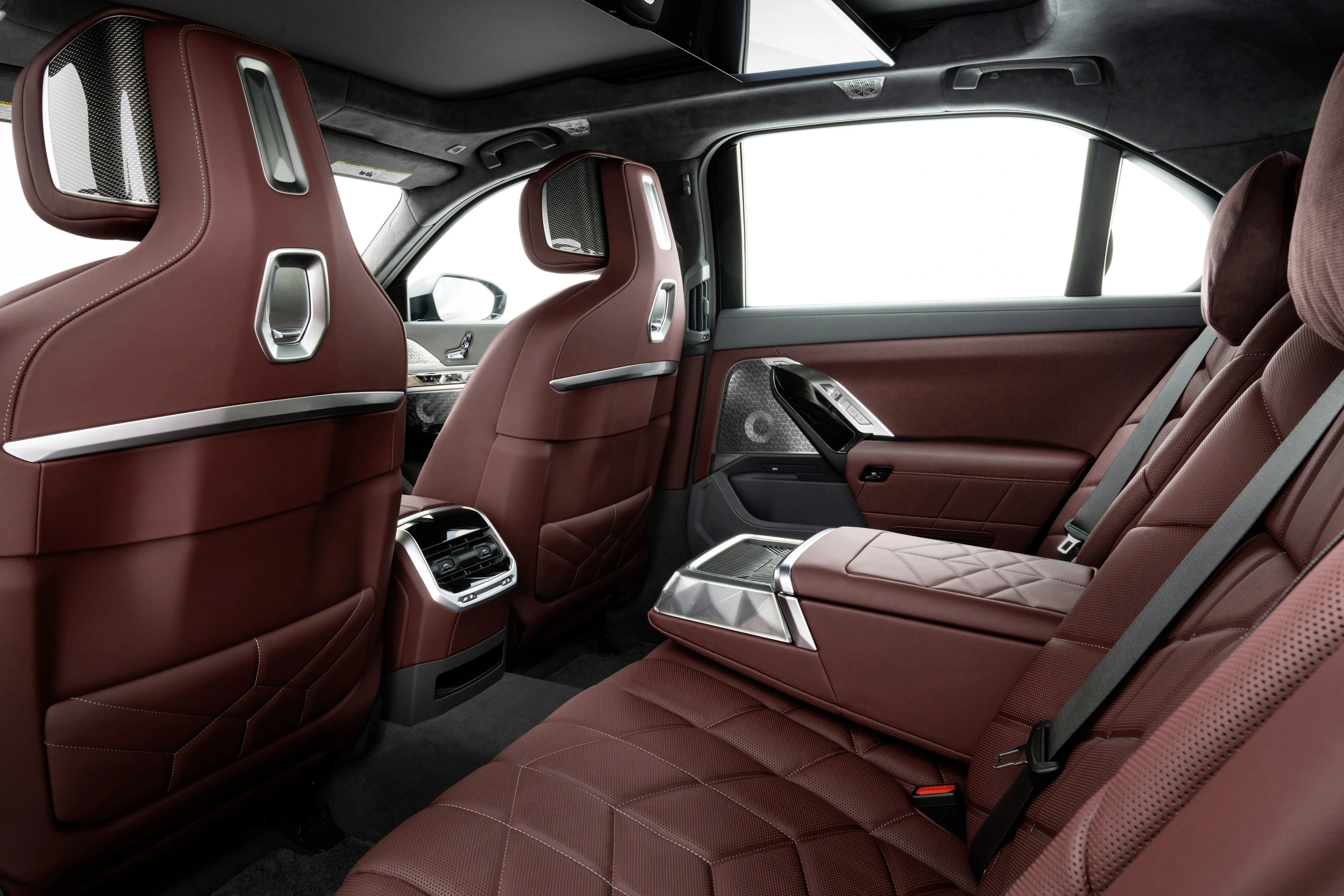 BMW i7 xDrive60 secondrowseats view