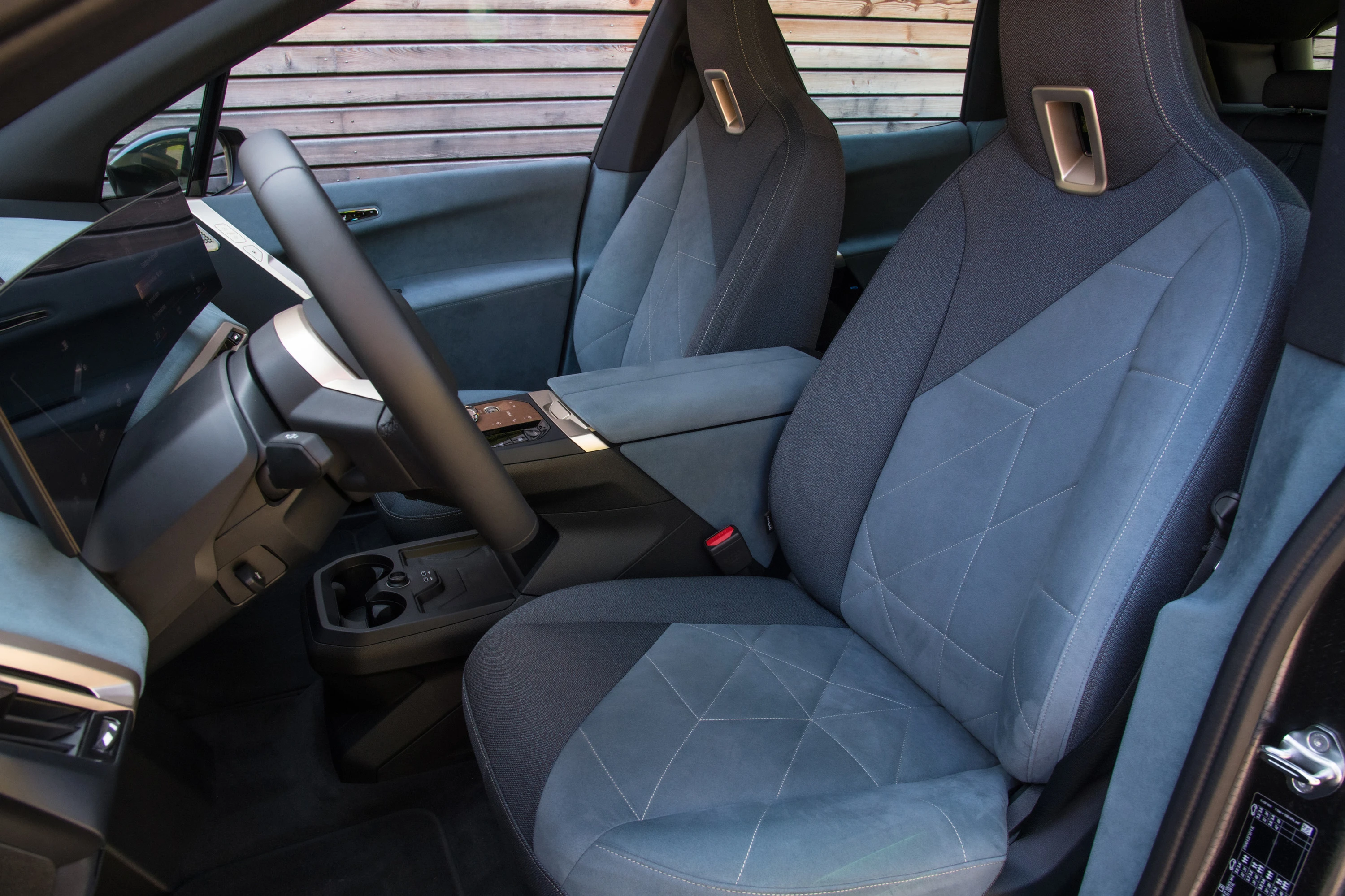 BMW iX xDrive40 frontseat view