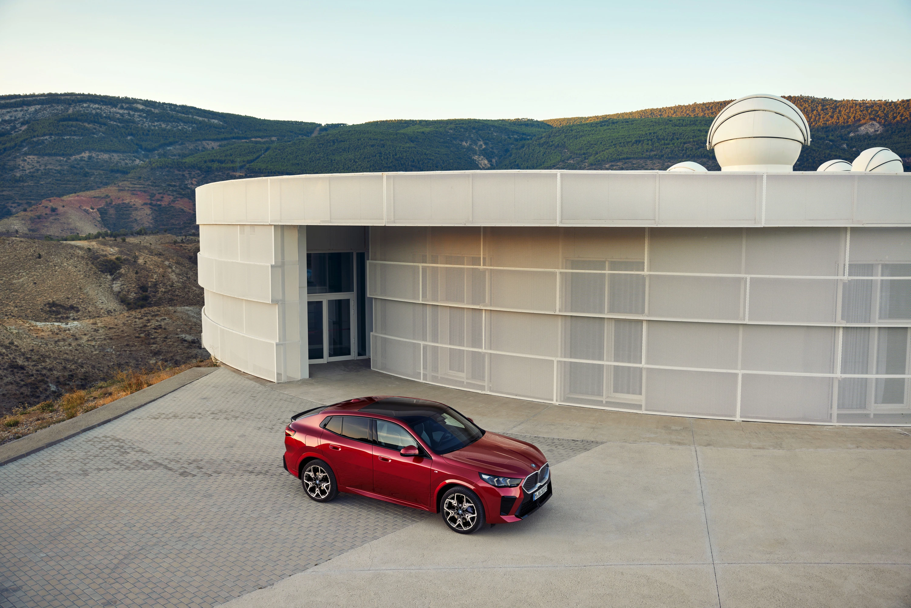 BMW iX2 xDrive30 exterior view