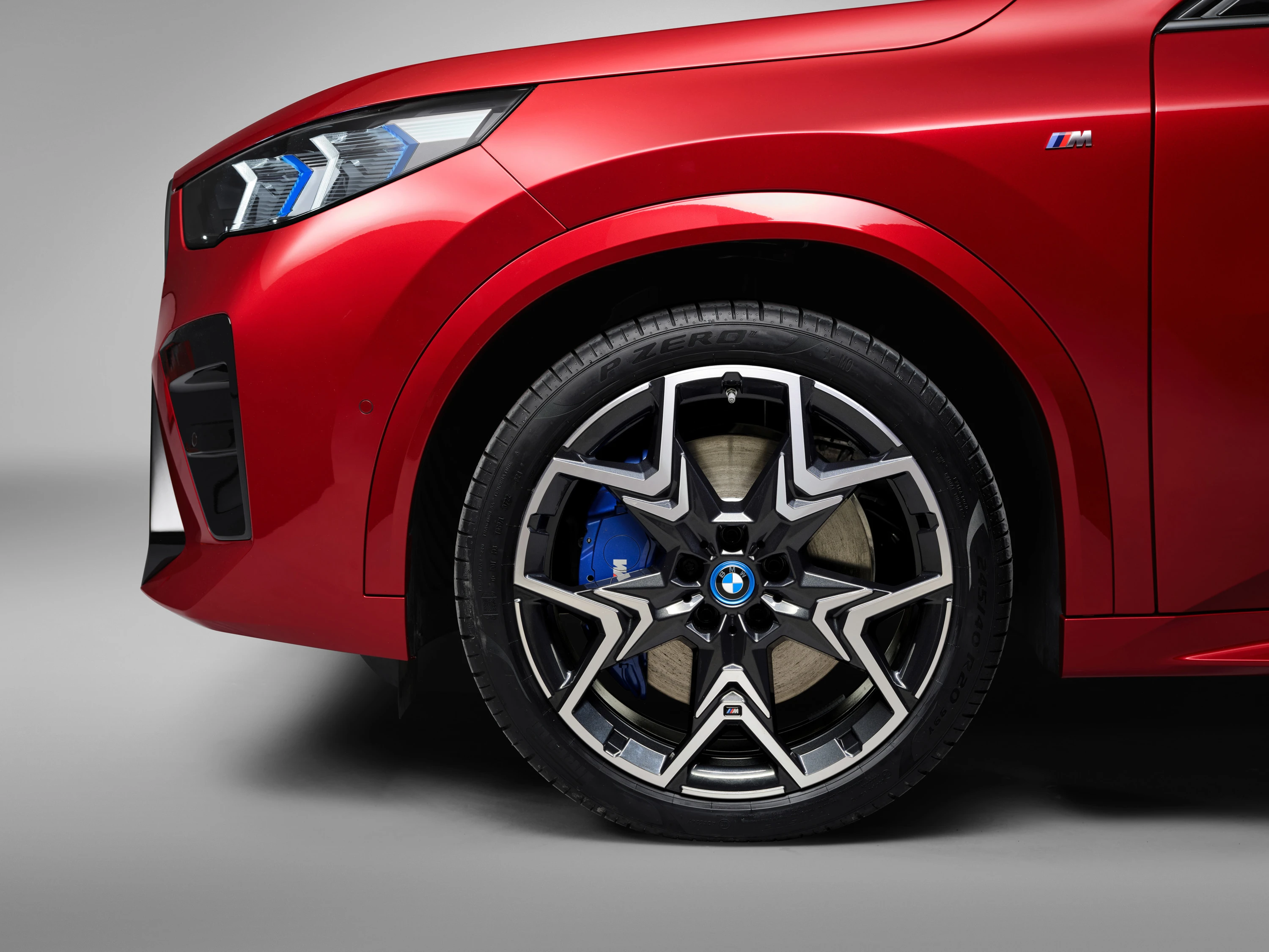 BMW iX2 xDrive30 wheels view